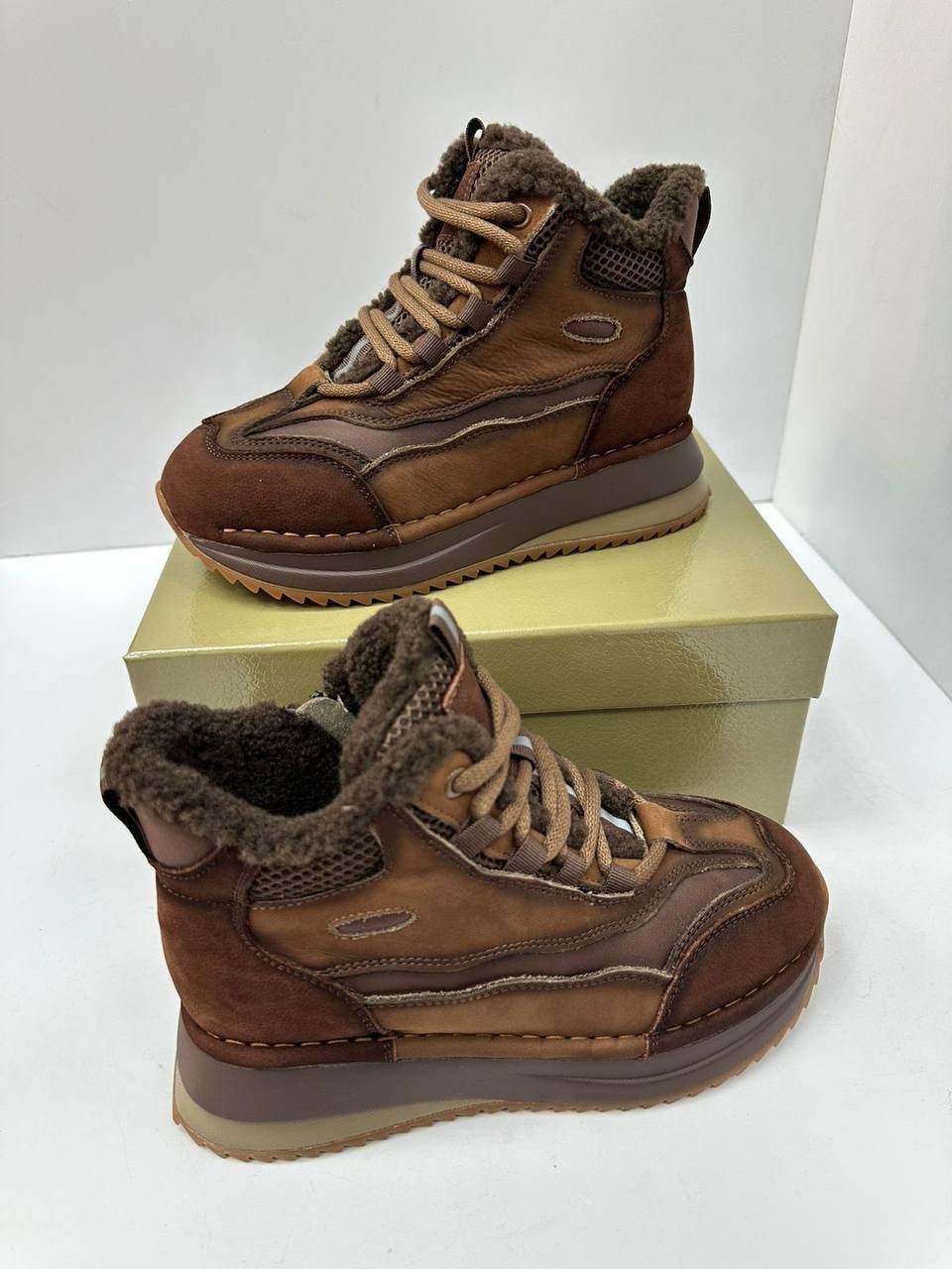 ,спортивная ,зимняя ,модные кроссовки,женская