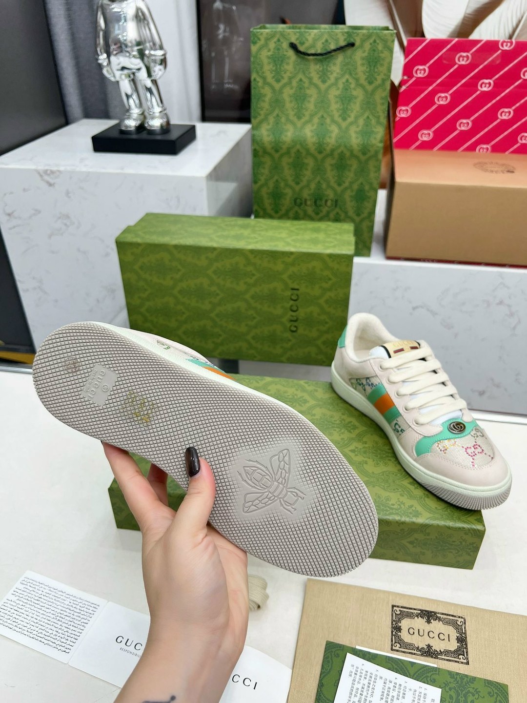 gucci кроссовки,кроссовки gucci женские,кожаные кроссовки gucci screener,кеды гуччи образ,кеды gucci