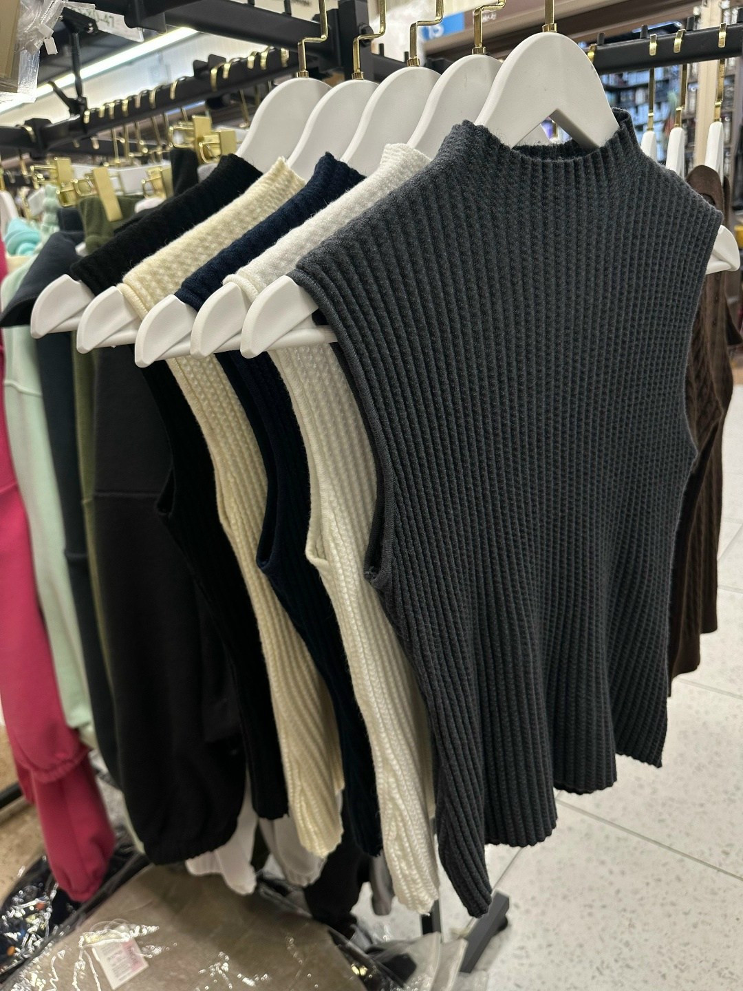 трикотажный жилет,женский вязаный жилет,вязаный жилет,джемпер жилет,жилет с воротником