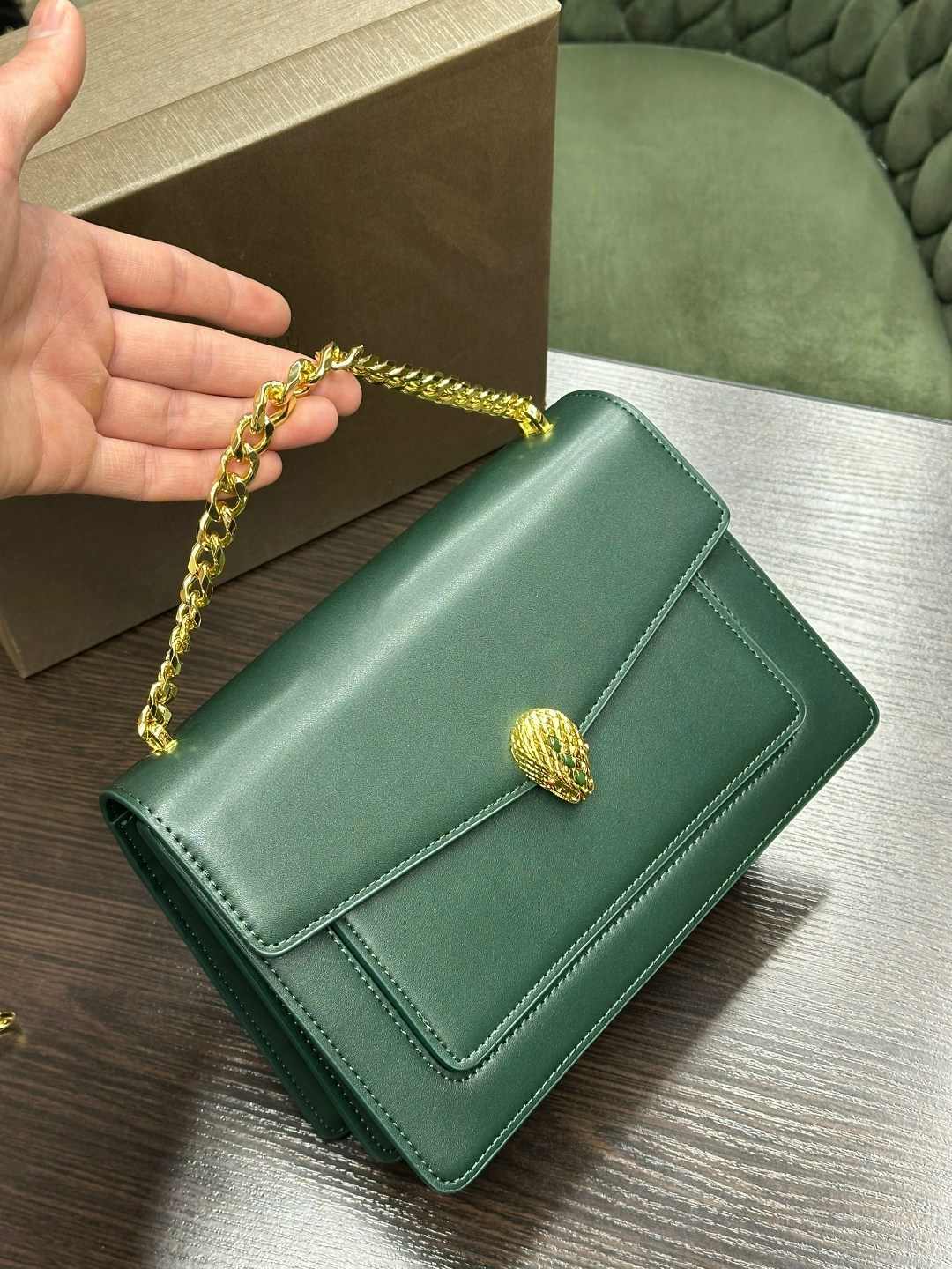 bvlgari сумка на плечо,сумка bvlgari,сумка женская bvlgari,кожаная сумка через плечо serpenti forever bvlgari,женская сумка