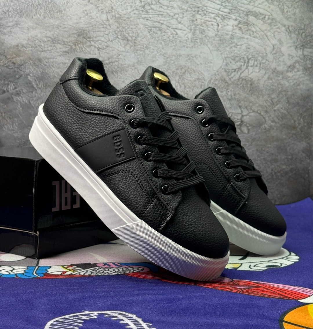 кеды адидас мужские черные кожаные с белой подошвой,,кеды мужские кожаные черные на белой подошве,кеды хуго босс женские,кеды мужские