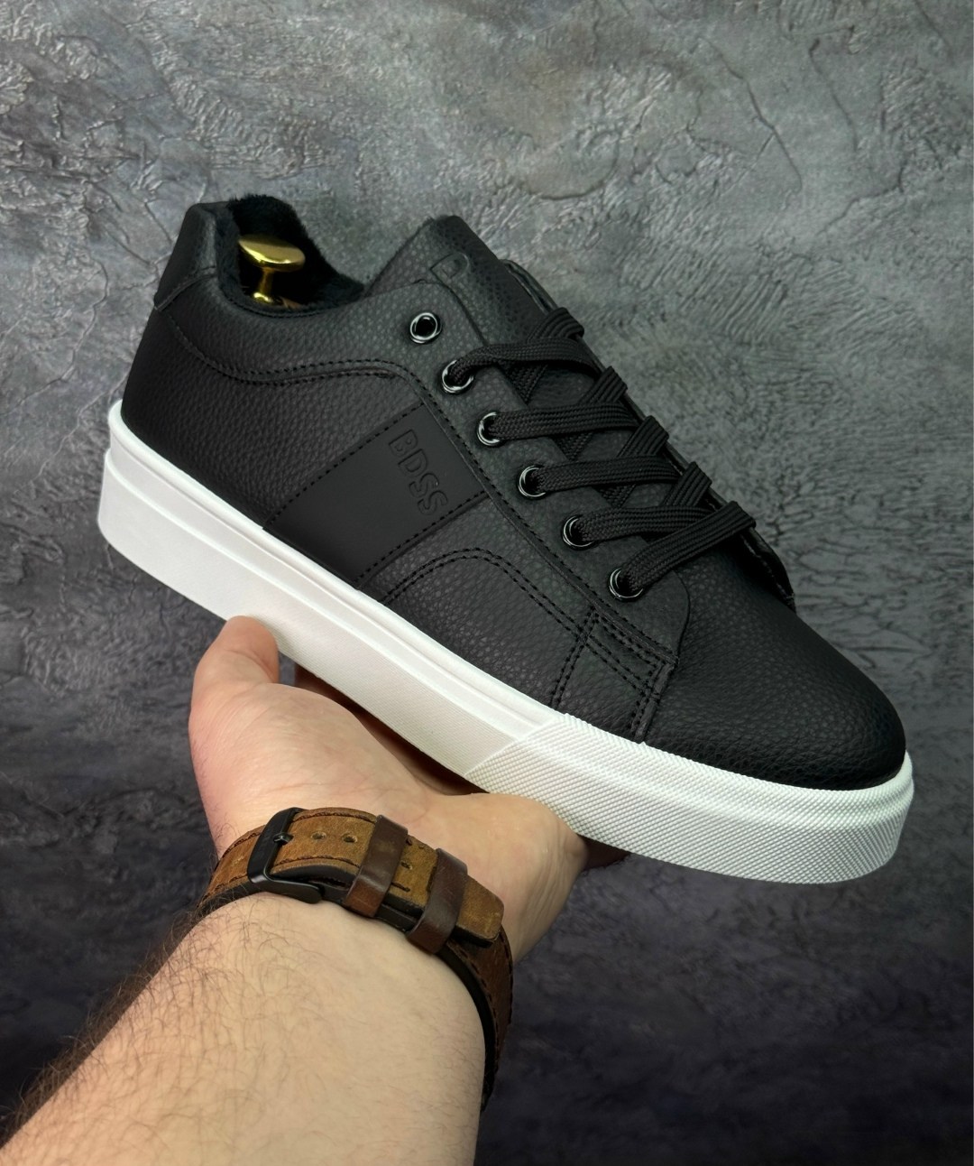 кеды адидас мужские черные кожаные с белой подошвой,,кеды мужские кожаные черные на белой подошве,кеды хуго босс женские,кеды мужские