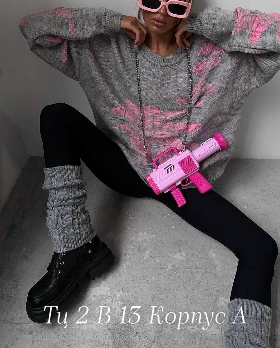 модная одежда,оверсайз свитер с рваными деталями,модные свитера,свитшот женская,свитер