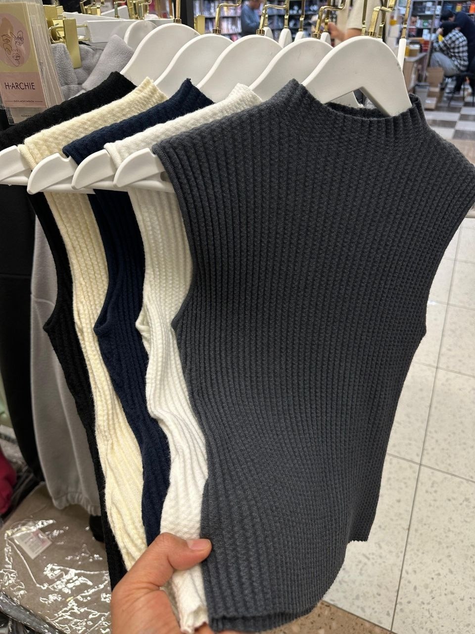 женский вязаный жилет,трикотажный жилет,вязаные жилеты,женские жилеты,свитер жилет