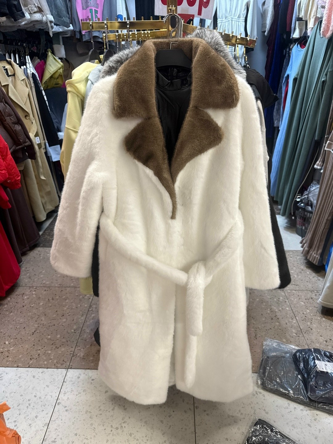 шуба искусственная,белая шуба,шуба искусственная женская,модная шуба,шуба из искусственного меха