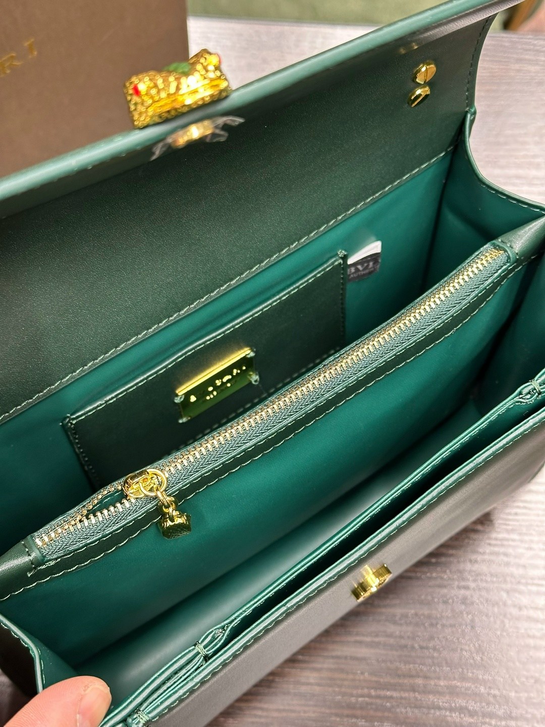 bvlgari сумка на плечо,сумка bvlgari,сумка женская bvlgari,кожаная сумка через плечо serpenti forever bvlgari,женская сумка