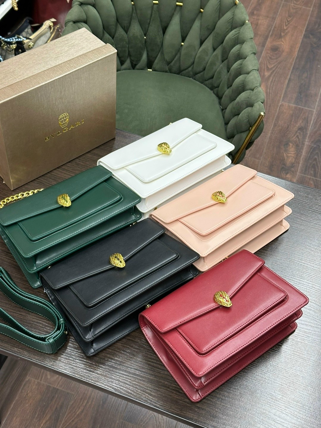 bvlgari сумка на плечо,сумка bvlgari,сумка женская bvlgari,кожаная сумка через плечо serpenti forever bvlgari,женская сумка