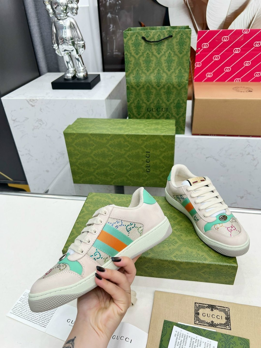 gucci кроссовки,кроссовки gucci женские,кожаные кроссовки gucci screener,кеды гуччи образ,кеды gucci