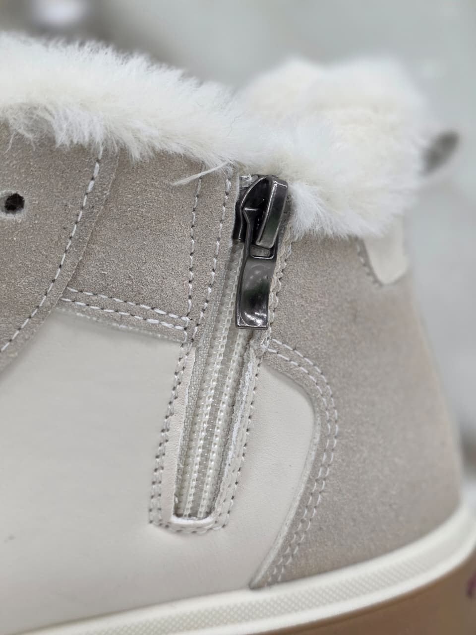 ,кроссовки высокие,кроссовки женскиe,теплые кроссовки,спортивная