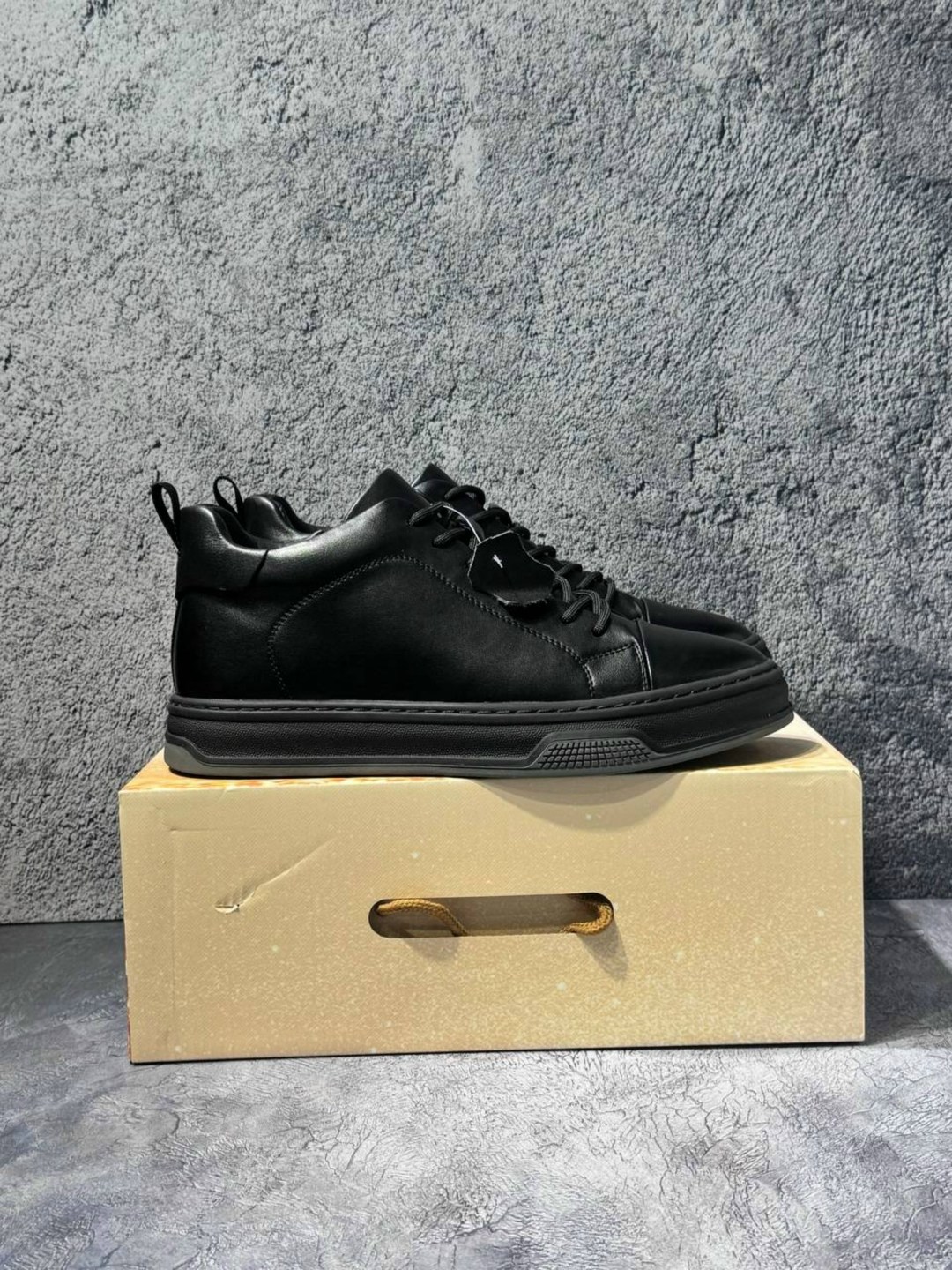 ,мужская ,спортивная  мужская,мужская  кроссовки,кожаные кроссовки мужские