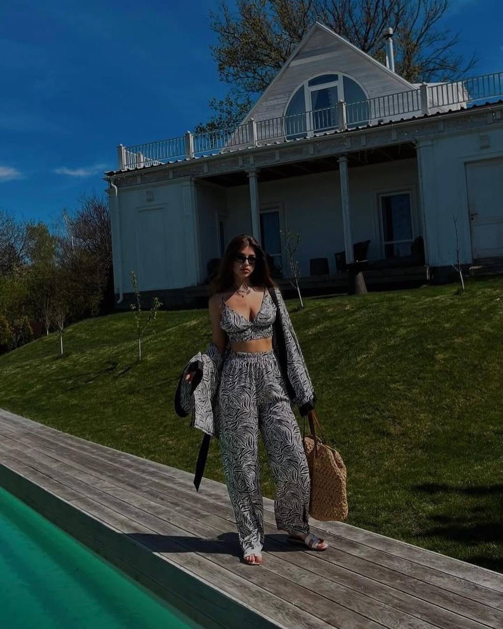 брючный костюм в пижамном стиле,костюм в пижамном стиле,брючный костюм женский,шелковый костюм,костюм тройка