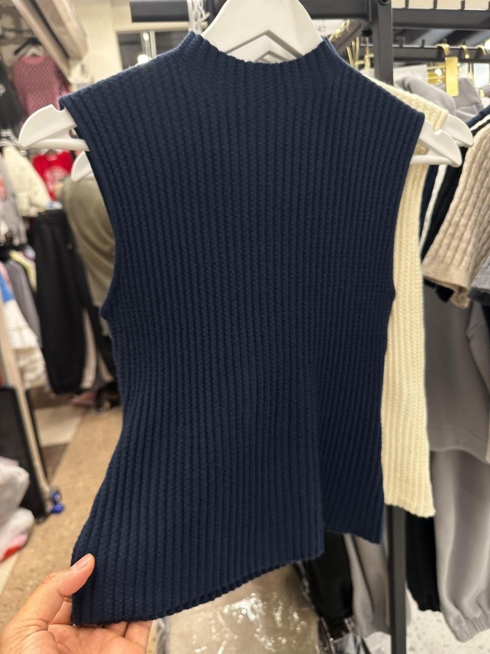 женский вязаный жилет,трикотажный жилет,вязаные жилеты,женские жилеты,свитер жилет