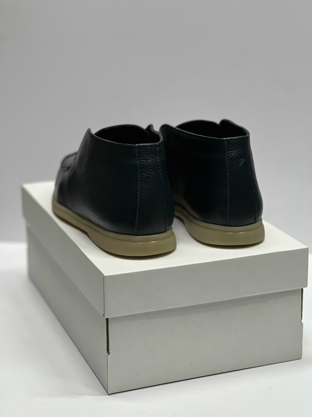 ,лоферы мужские loro piana,лоферы мужские,мужские кожаные лоферы,мужские ботинки