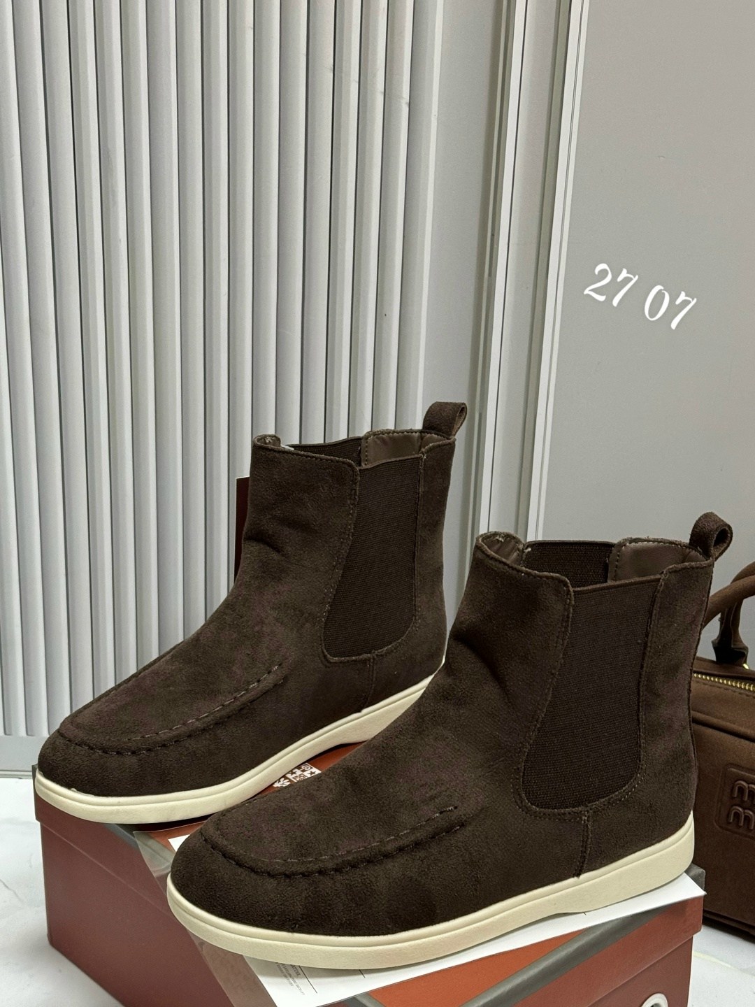 ,ботинки loro piana,замшевые ботинки,ботинки замшевые челси,замшевые ботинки brunello cucinelli