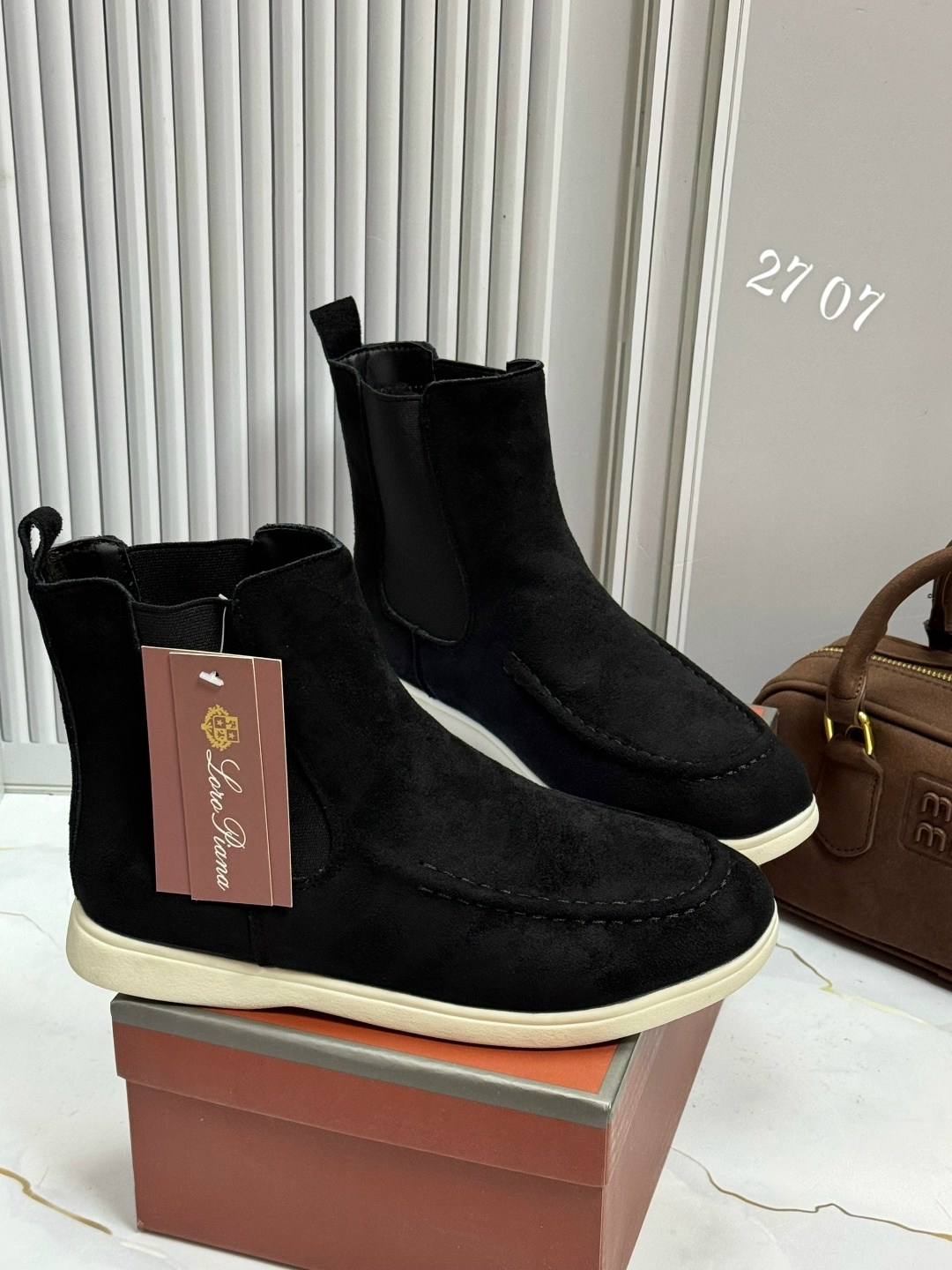 ,ботинки loro piana,замшевые ботинки,ботинки замшевые челси,замшевые ботинки brunello cucinelli