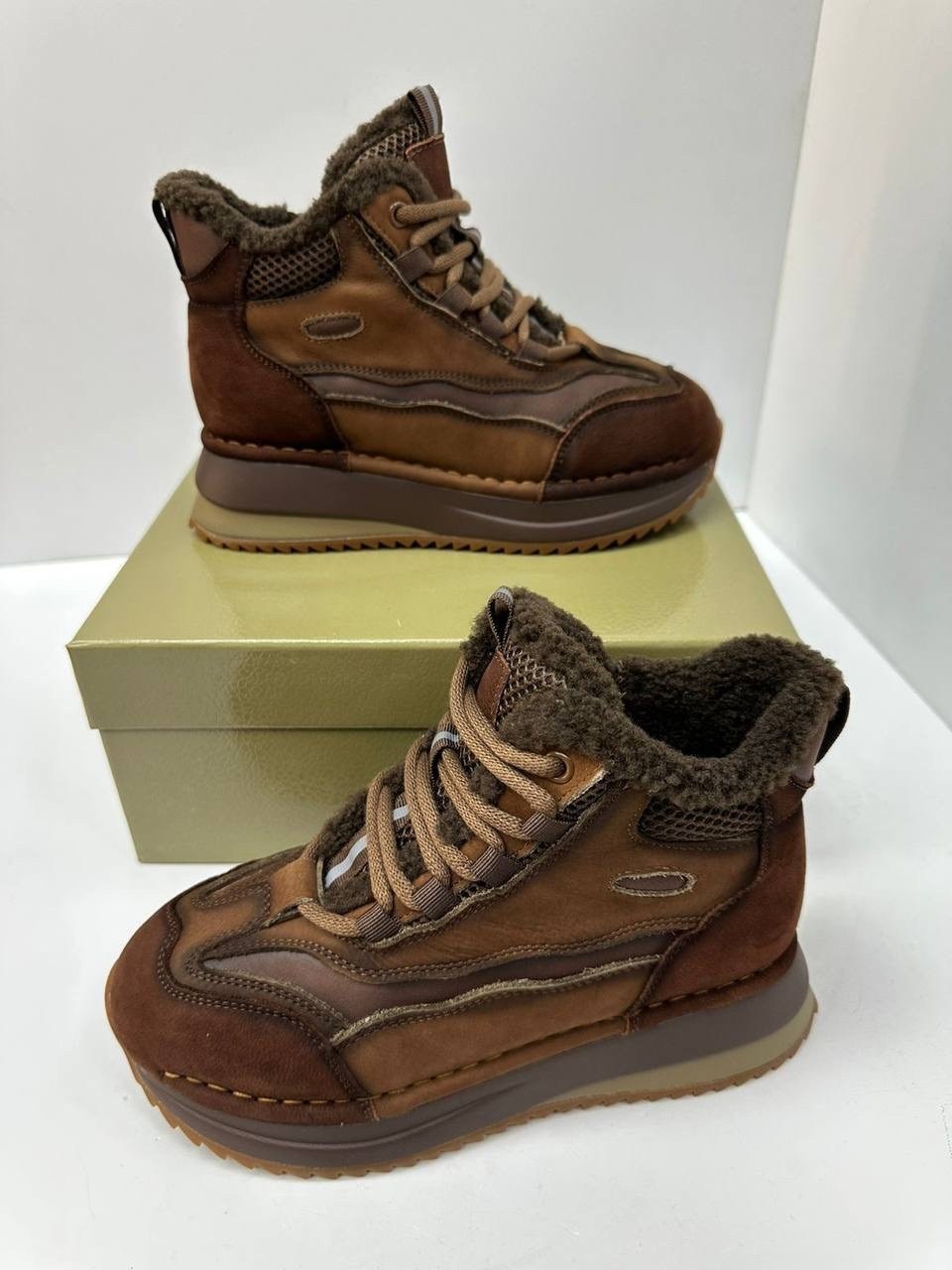 ,спортивная ,зимняя ,модные кроссовки,женская