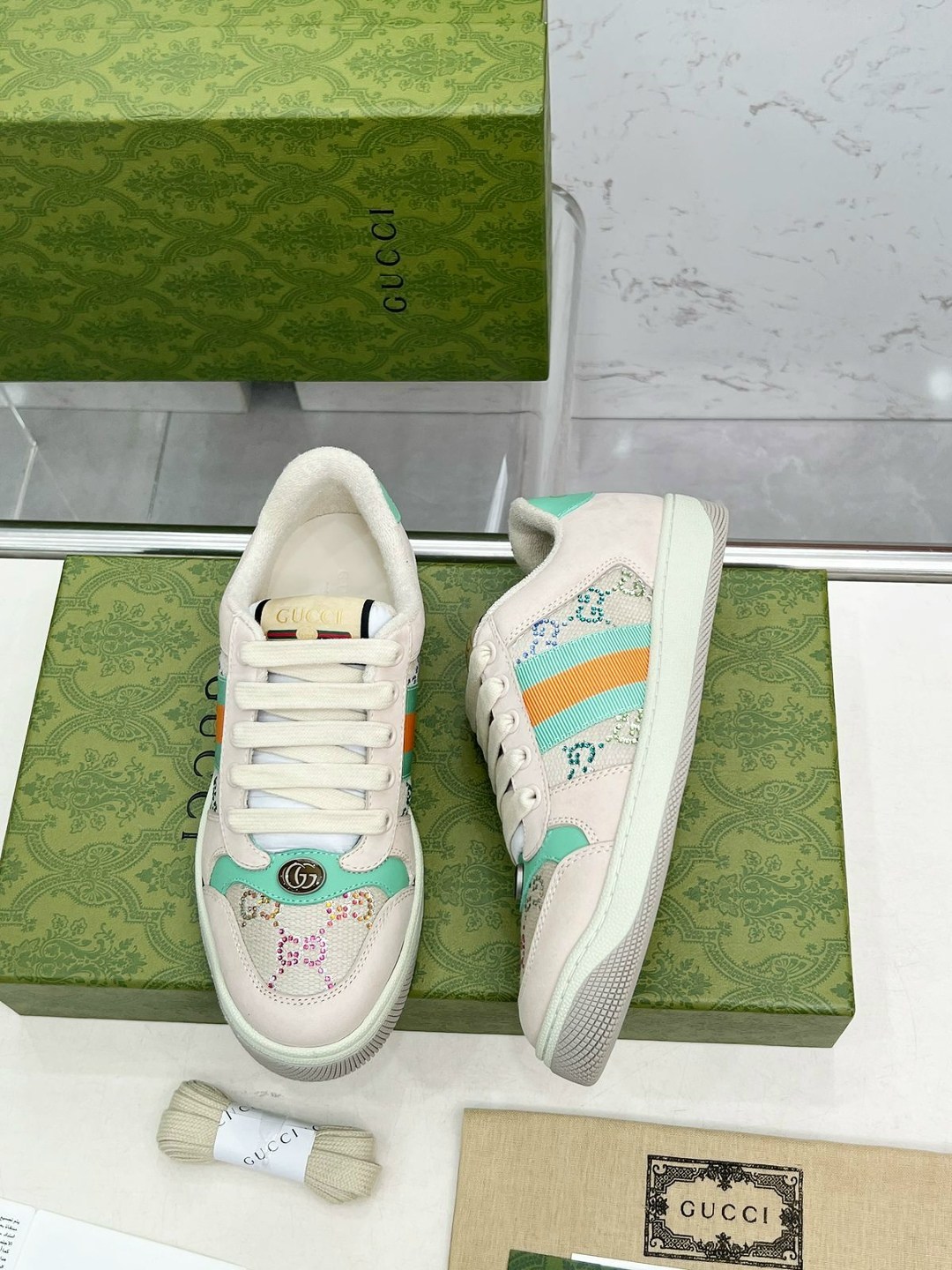 gucci кроссовки,кроссовки gucci женские,кожаные кроссовки gucci screener,кеды гуччи образ,кеды gucci