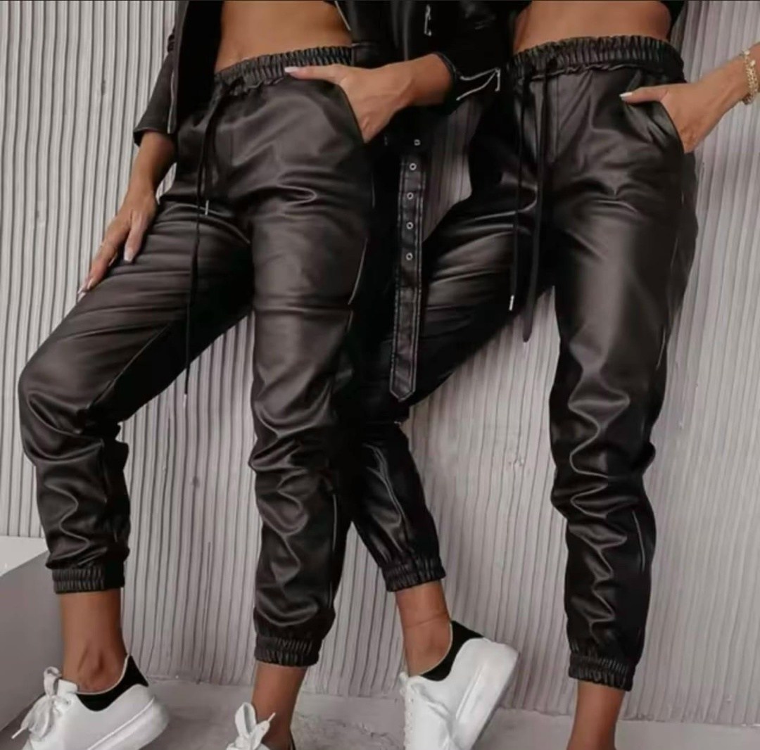 кожаные женские джоггеры,джоггеры женские экокожа,кожаные брюки,кожаные штаны,брюки кожаные джоггеры из экокожи