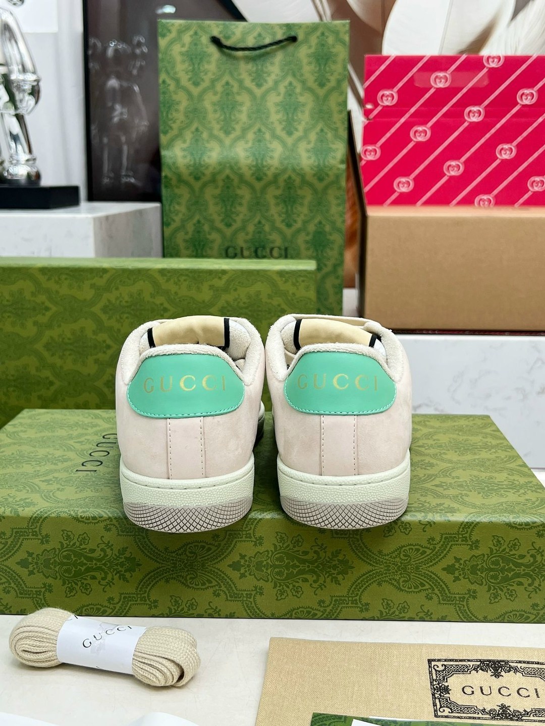 gucci кроссовки,кроссовки gucci женские,кожаные кроссовки gucci screener,кеды гуччи образ,кеды gucci