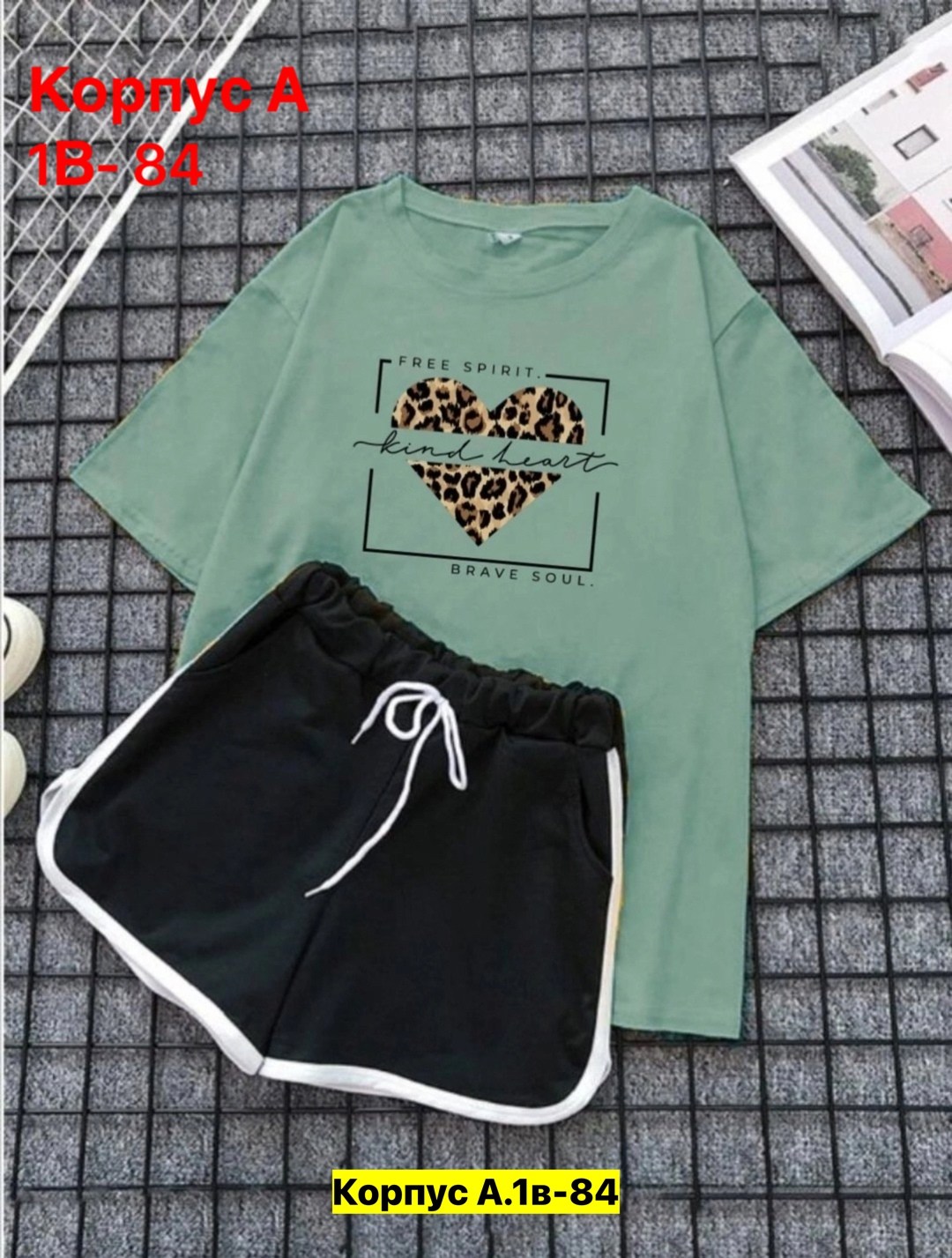 костюмы двойки,комплект с футболками,женские костюмы,женский костюм с шортами,костюм женский