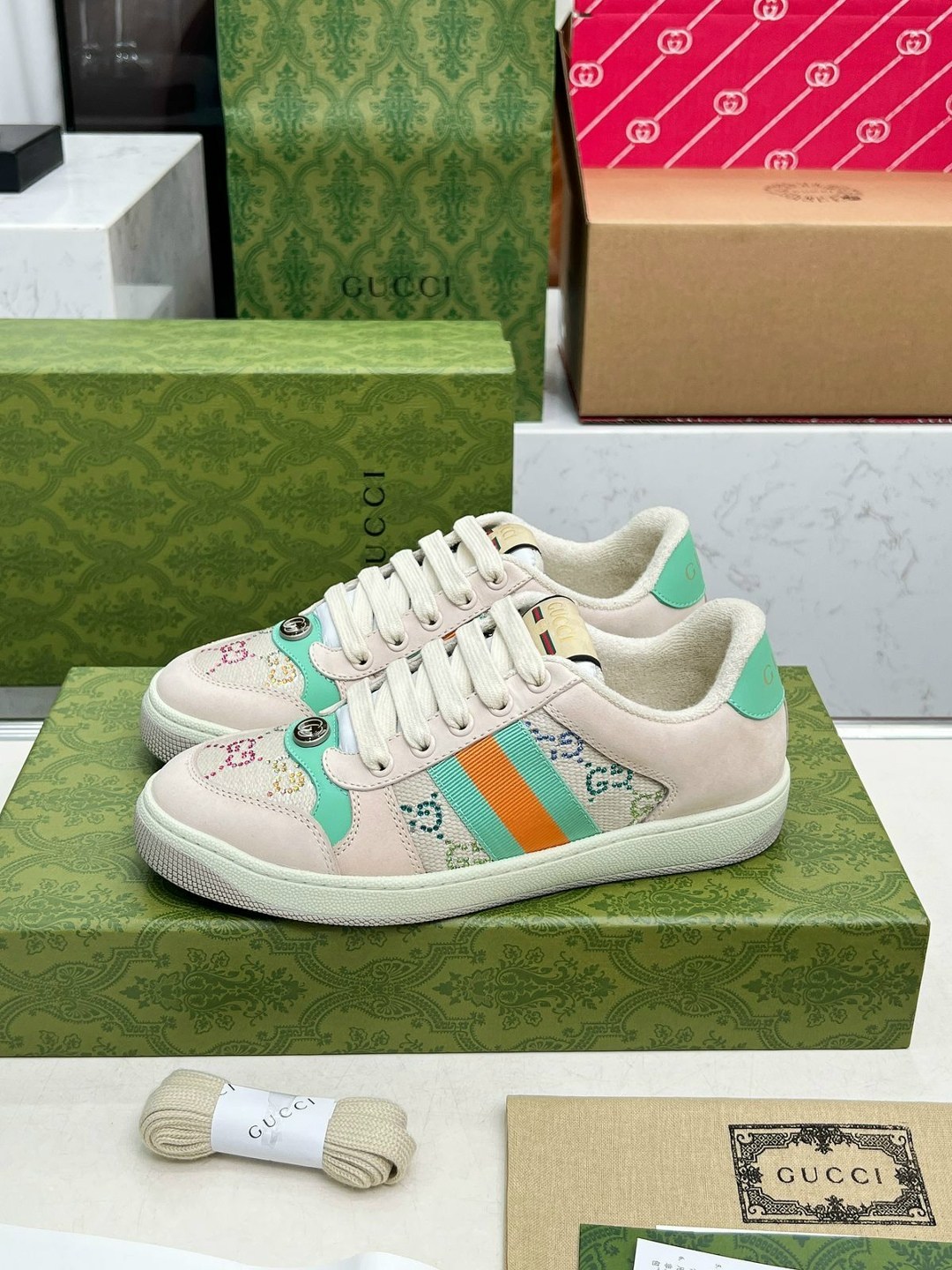 gucci кроссовки,кроссовки gucci женские,кожаные кроссовки gucci screener,кеды гуччи образ,кеды gucci