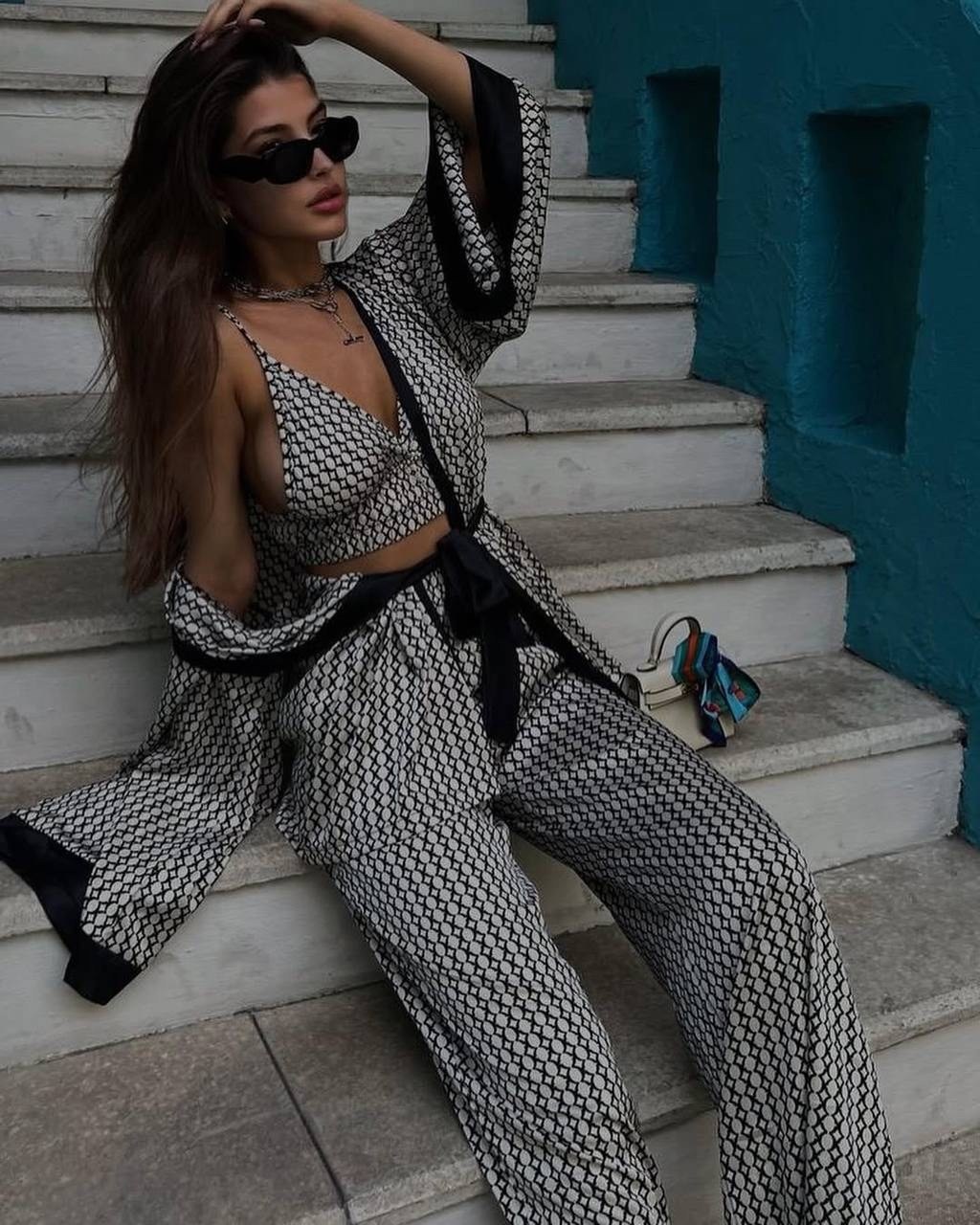 брючный костюм в пижамном стиле,костюм в пижамном стиле,брючный костюм женский,шелковый костюм,костюм тройка