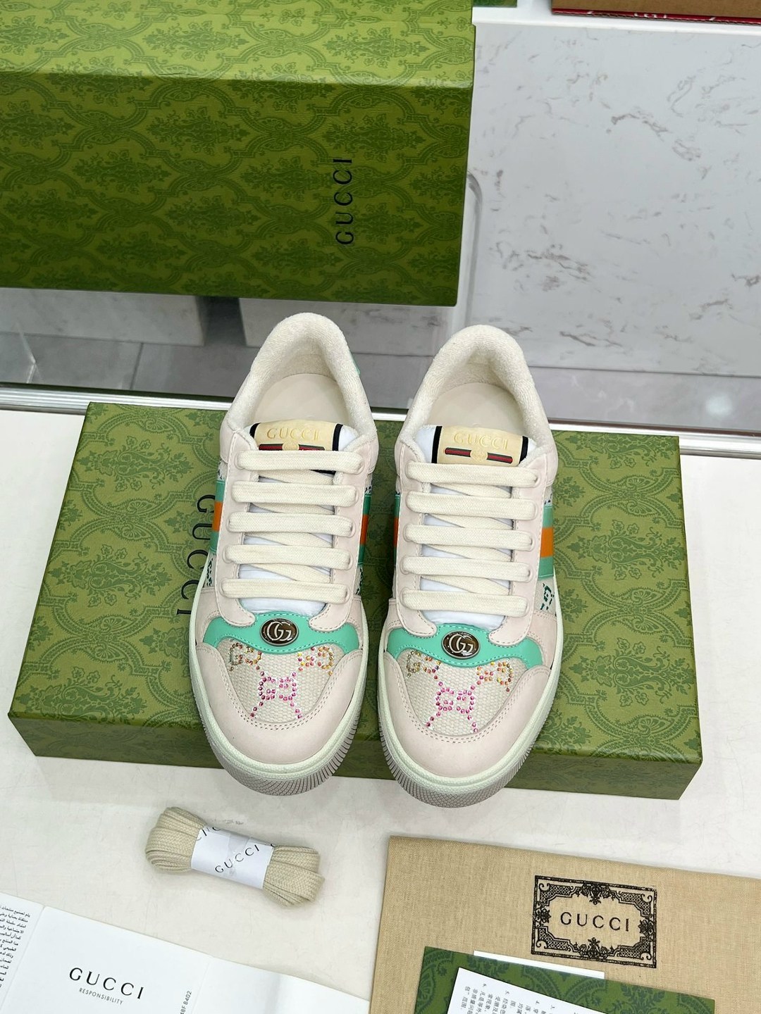 gucci кроссовки,кроссовки gucci женские,кожаные кроссовки gucci screener,кеды гуччи образ,кеды gucci