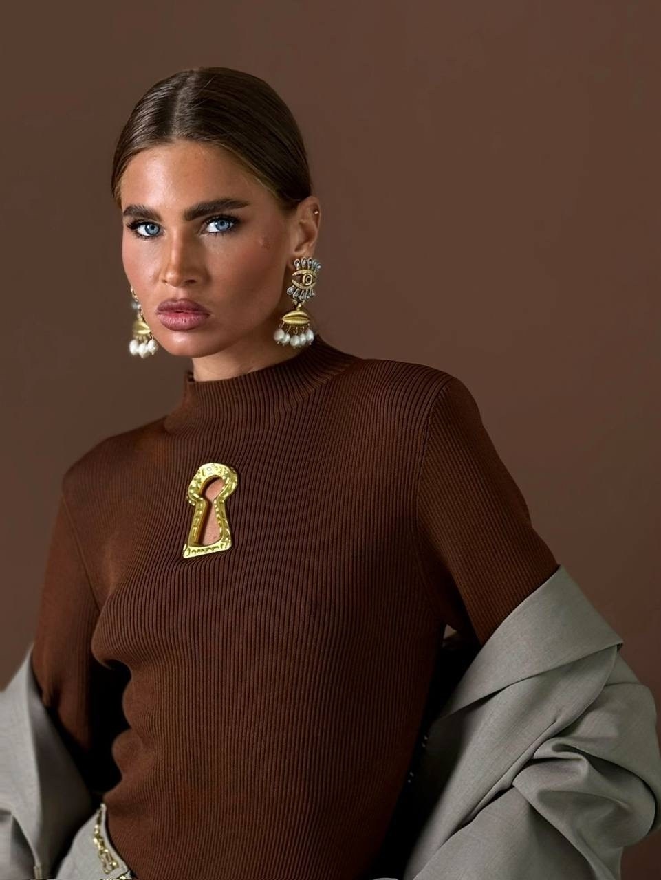 коричневая водолазка женская,женские свитера,коричневый свитер,джемпер с воротом,женские джемпера