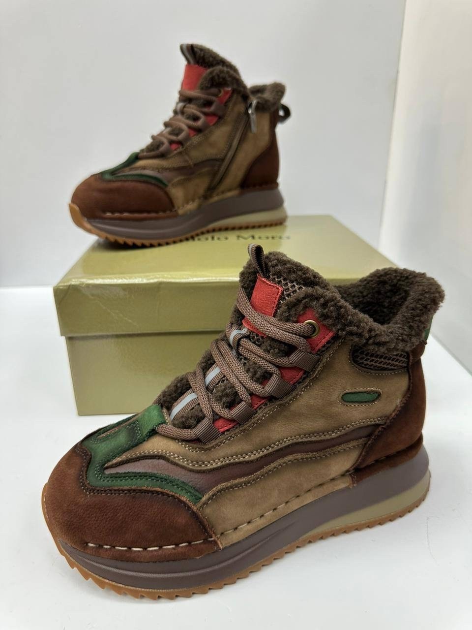 ,спортивная ,зимняя ,модные кроссовки,женская