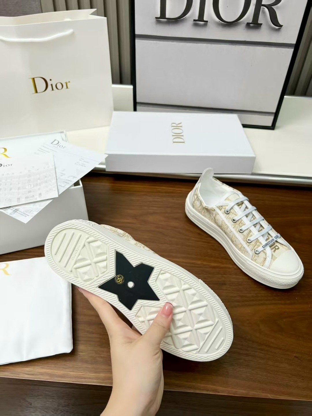 dior кроссовки,кеды dior женские,кеды диор бежевые,кеды dior,кеды christian dior