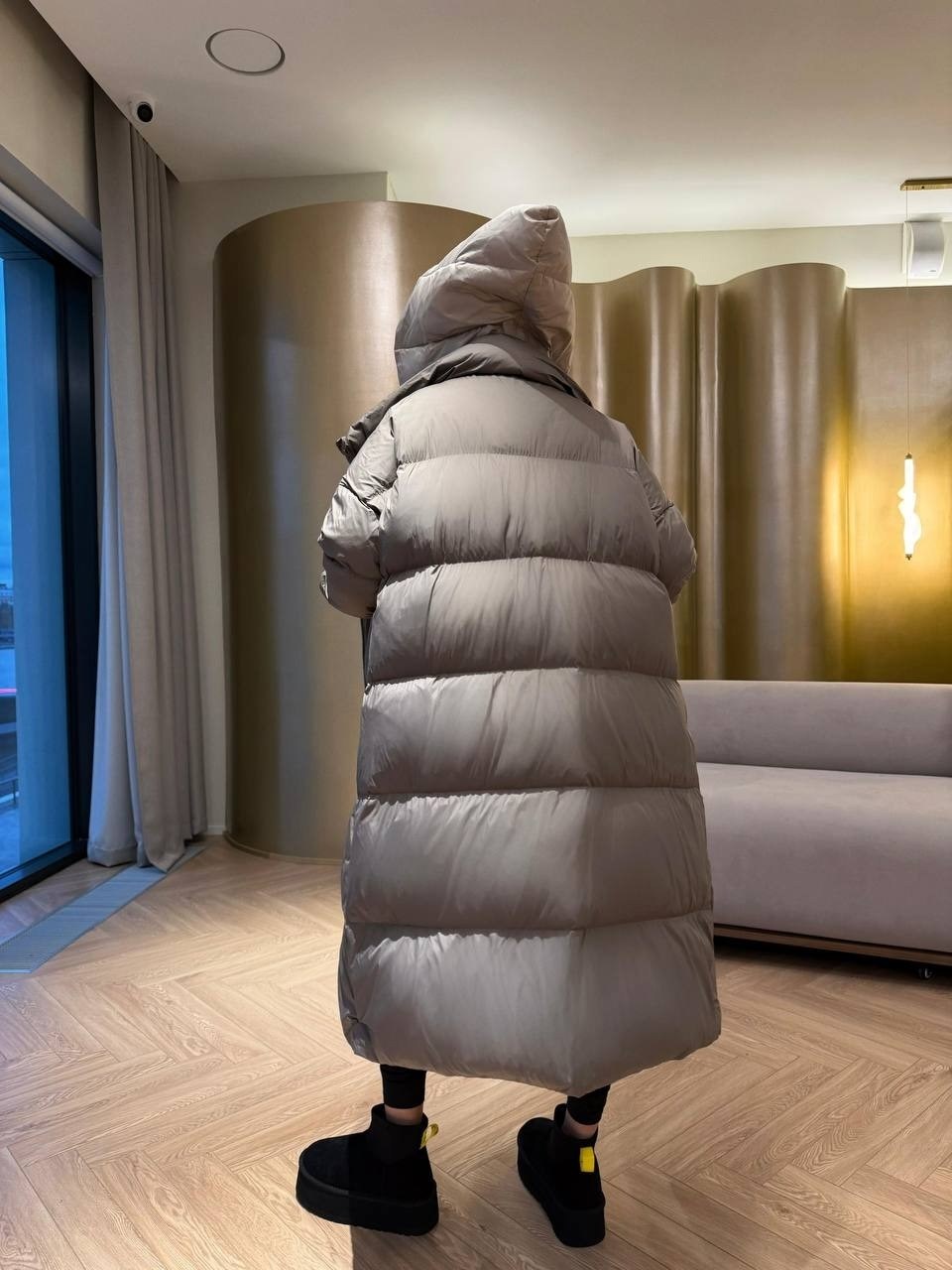 длинные пуховики,женские пуховики,женский длинный пуховик с капюшоном,пуховик повседневный,модные пуховики