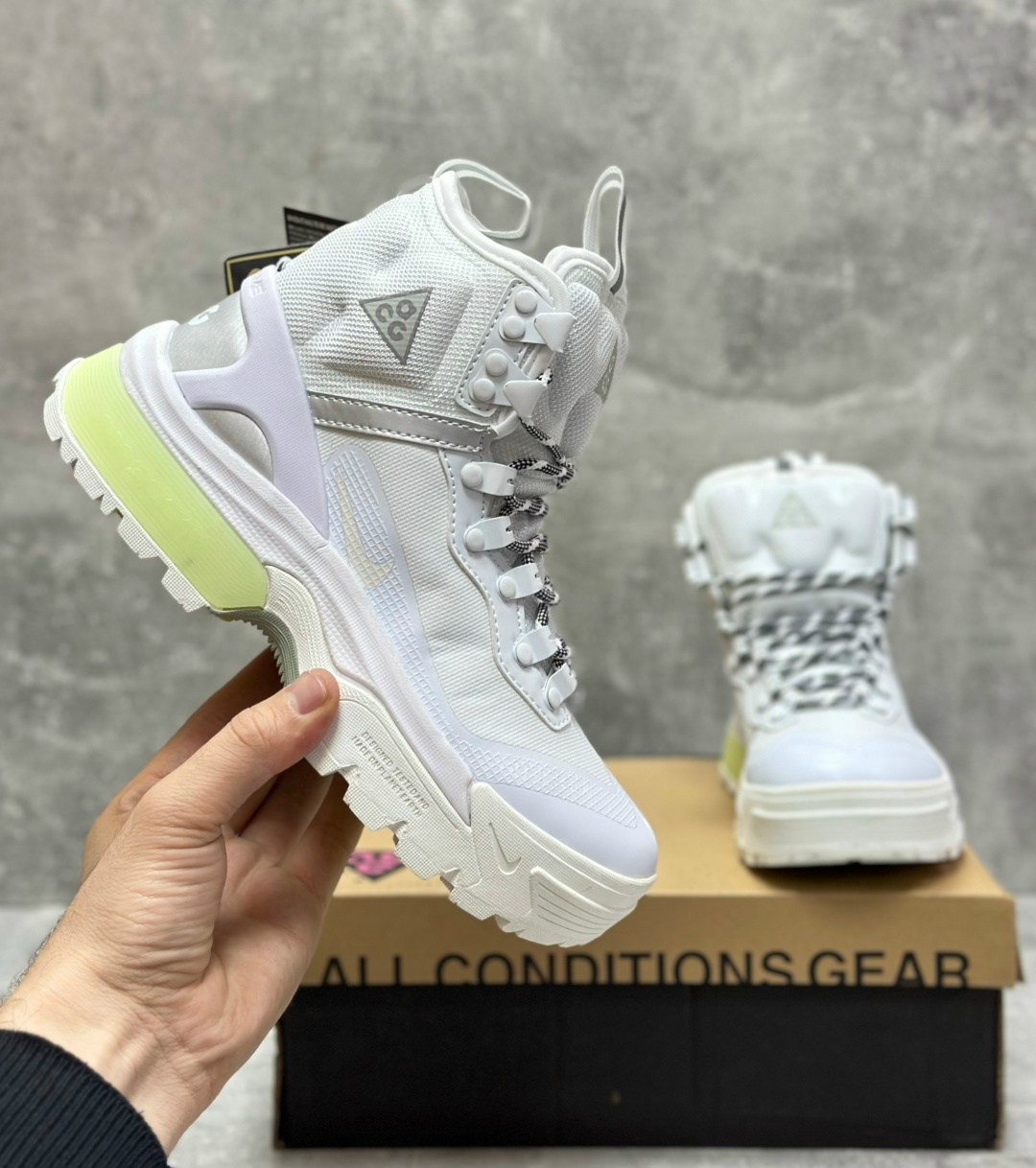 кроссовки,зимние кроссовки nike,женские кроссовки,спортивная ,лимитированные кроссовки