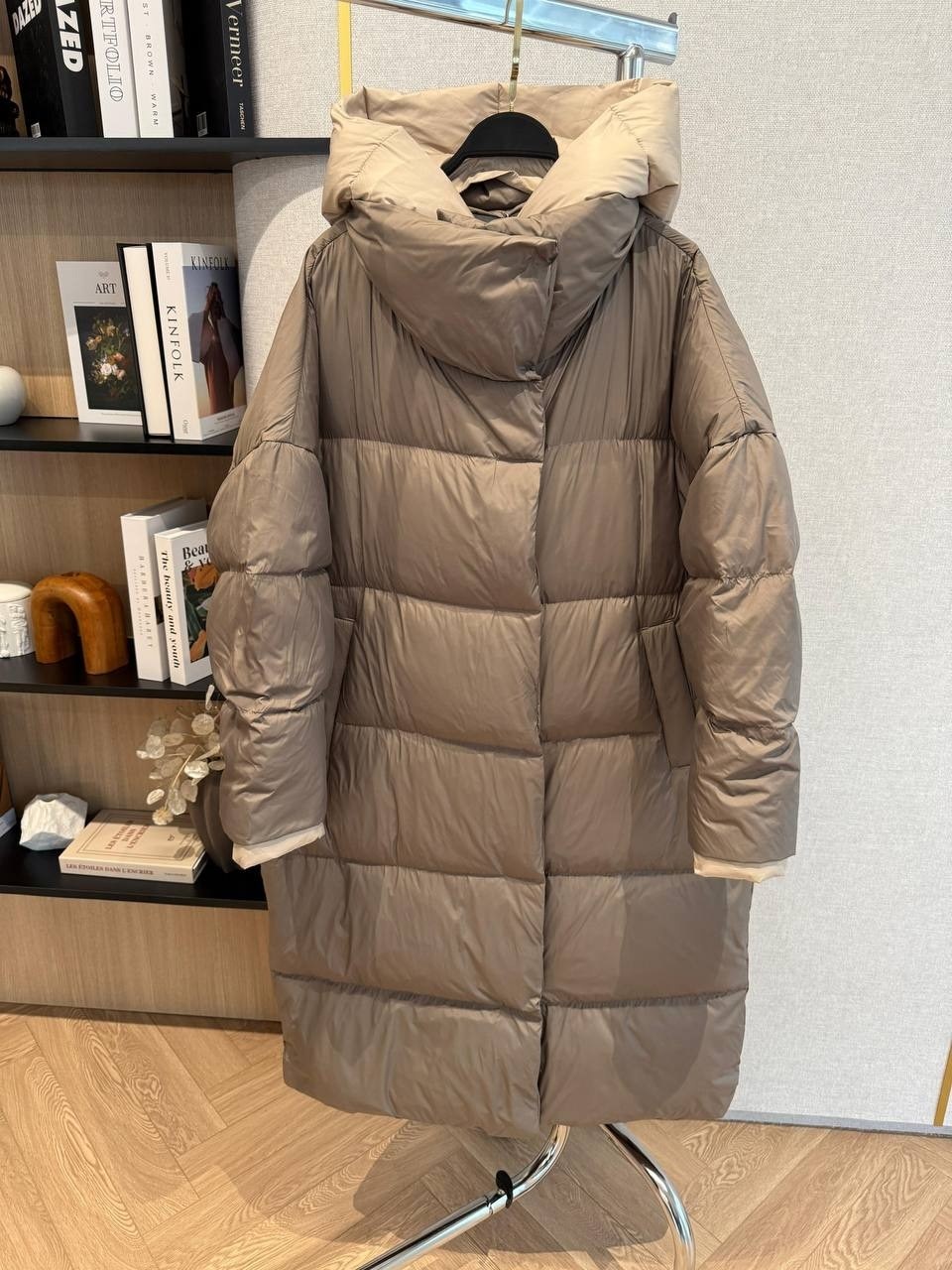 длинные пуховики,женские пуховики,женский длинный пуховик с капюшоном,пуховик повседневный,модные пуховики