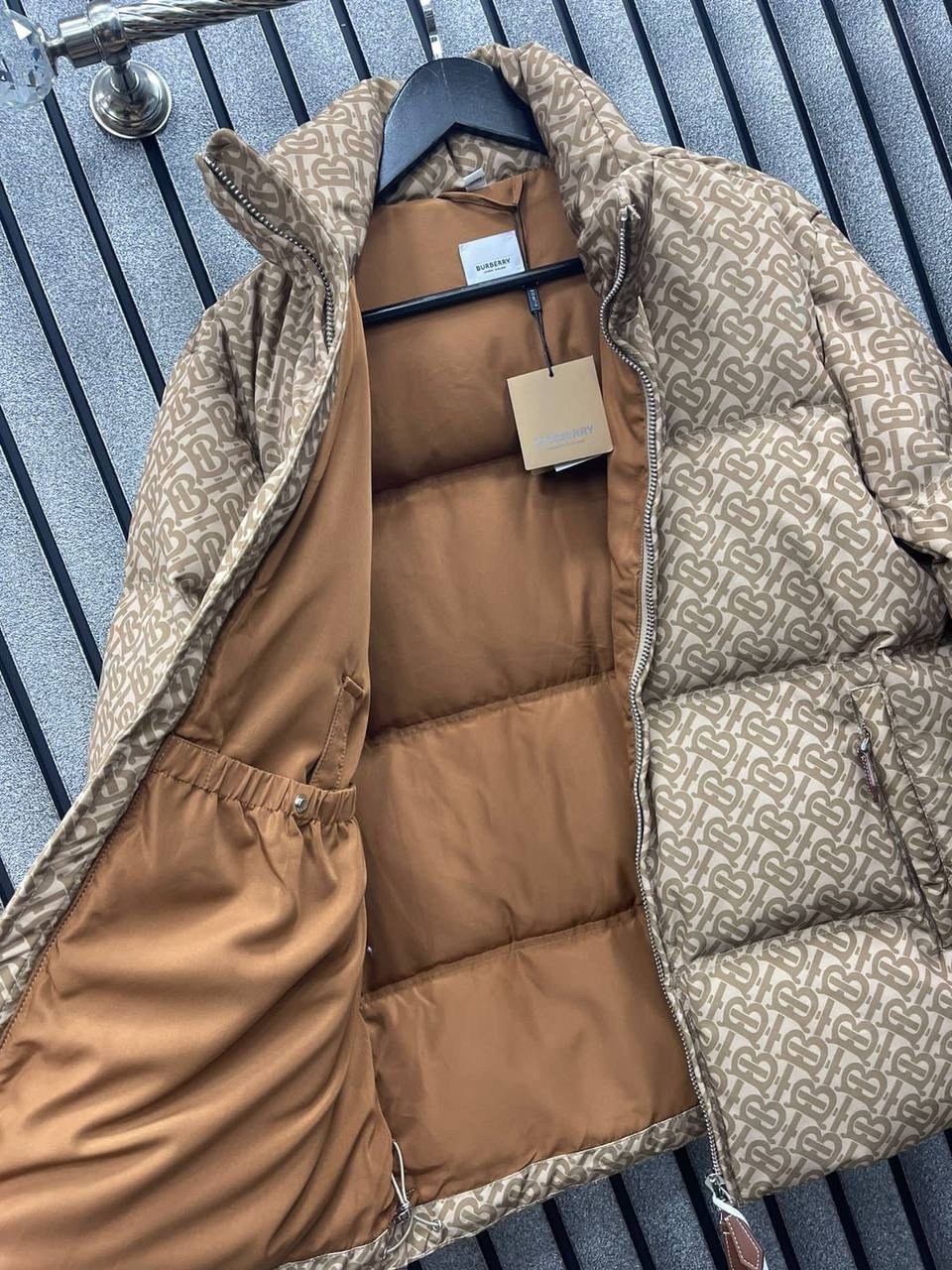 пуховик fendi,пуховик двухсторонний,куртка пуховик,зимние куртки,пуховик