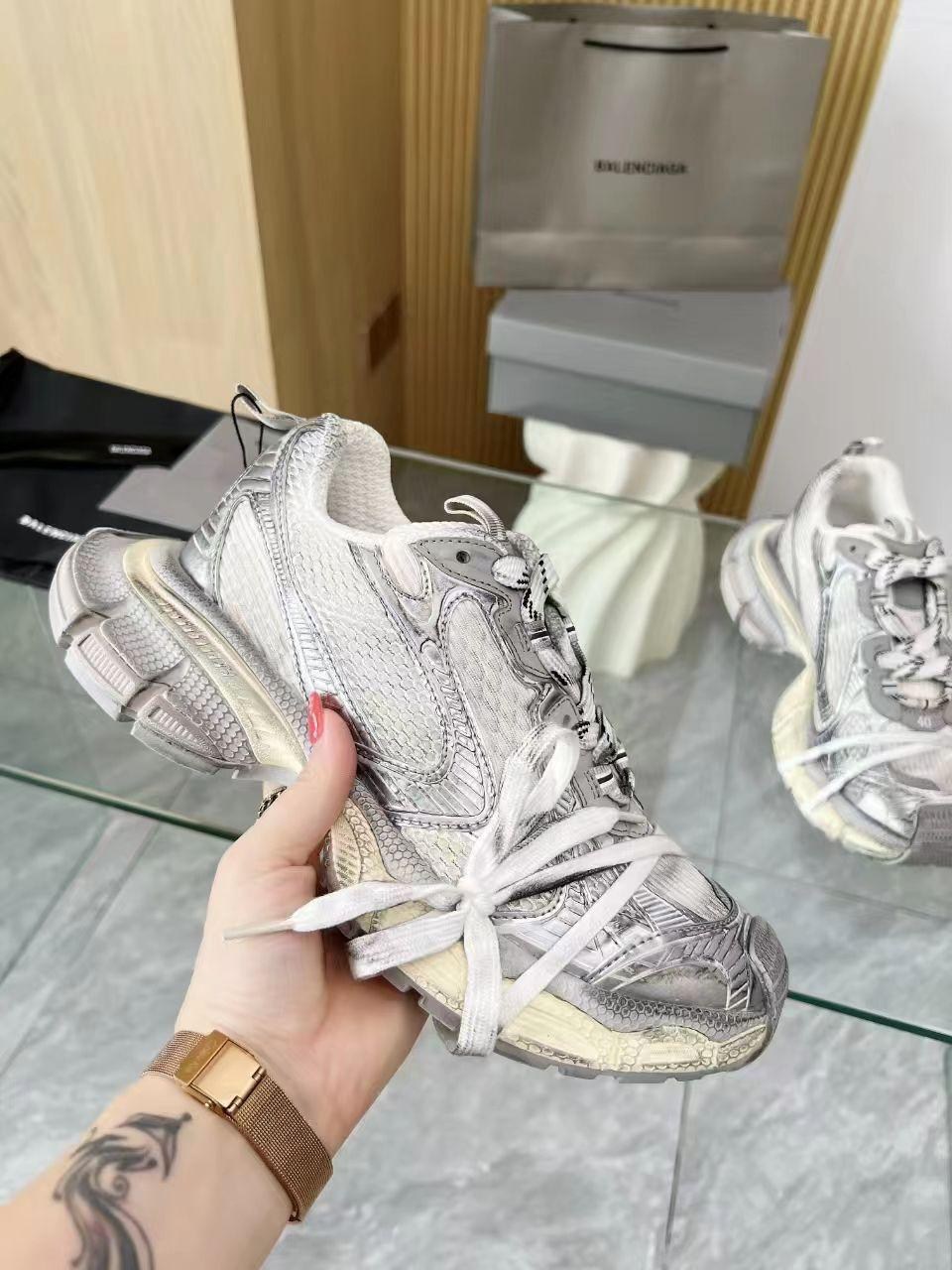 кроссовки баленсиага женские 2025,кроссовки женские balenciaga,balenciaga кроссовки,баленсиага кроссовки 2025,кроссовки баленсиага женские