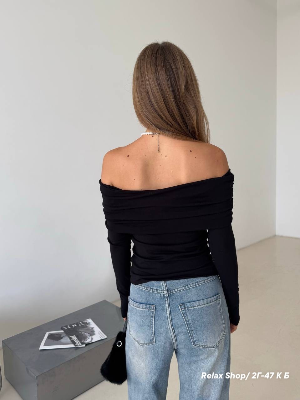 ,лонгслив с открытыми плечами,джинсы широкие,женские джинсы