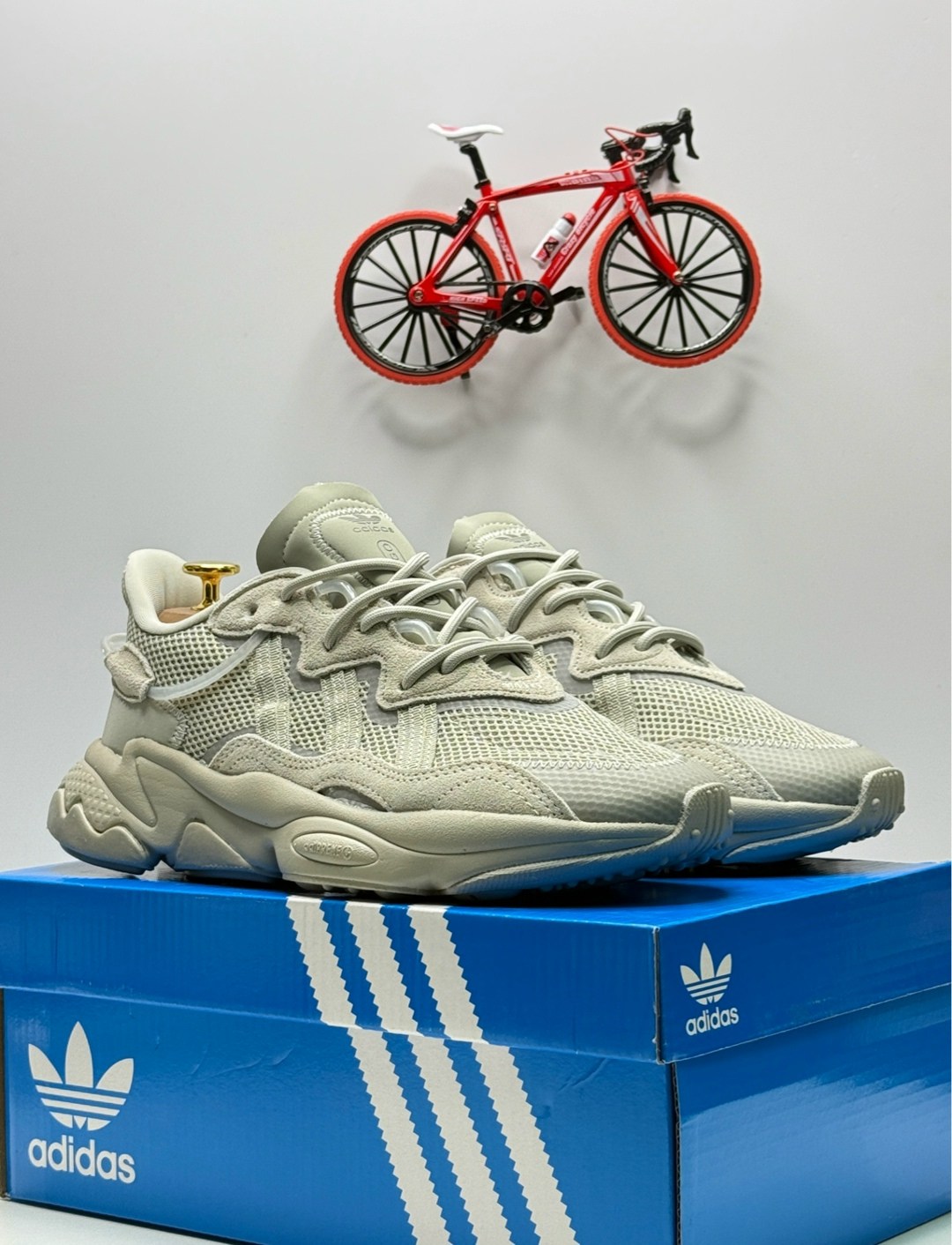 кроссовки adidas ozweego,кроссовки мужские adidas ozweego,кроссовки женские adidas ozweego,кроссовки adidas,adidas ozweego женские