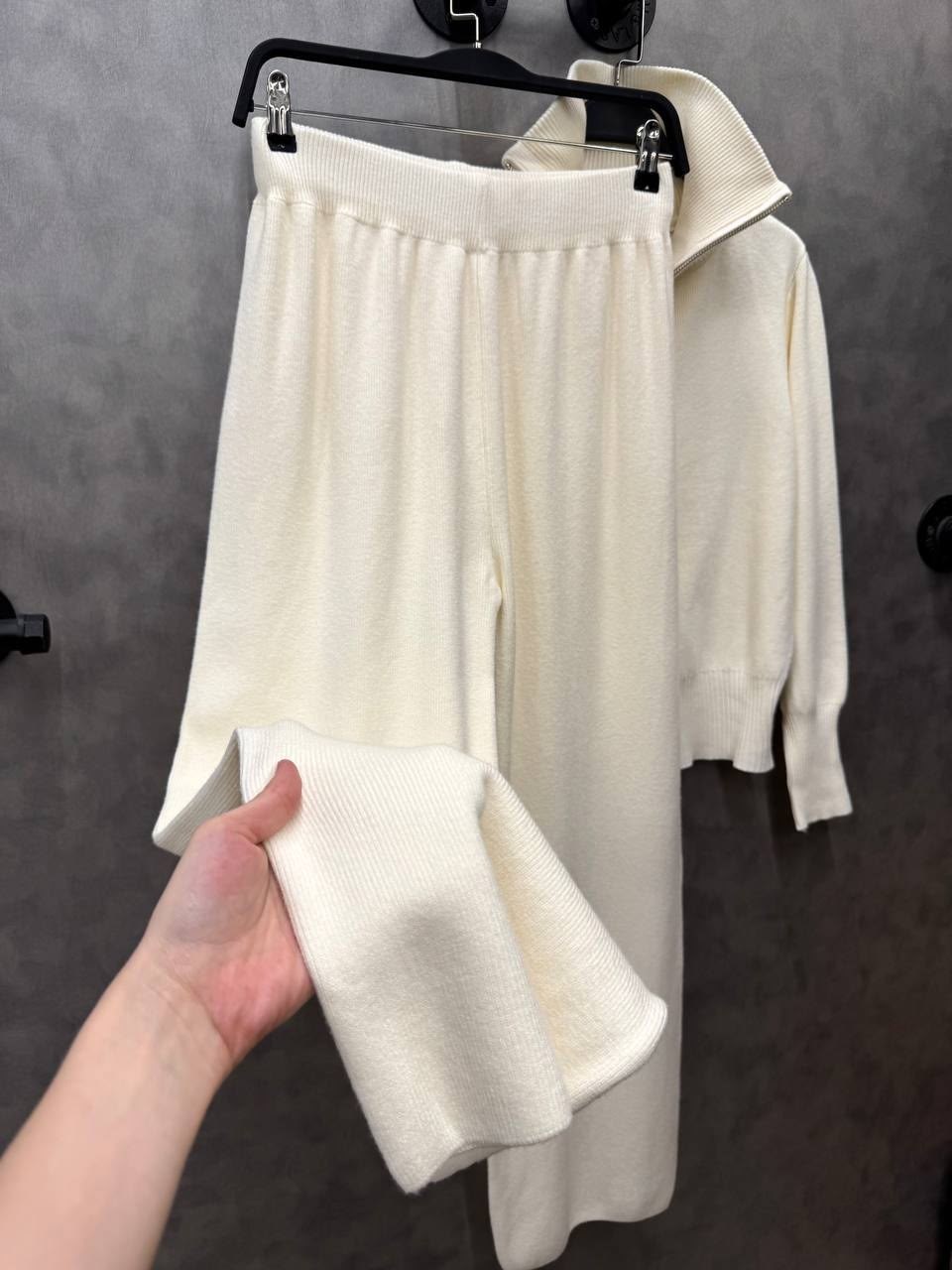 трикотажные костюмы,костюм белый,костюм молочный,повседневный костюм,вязаные костюмы