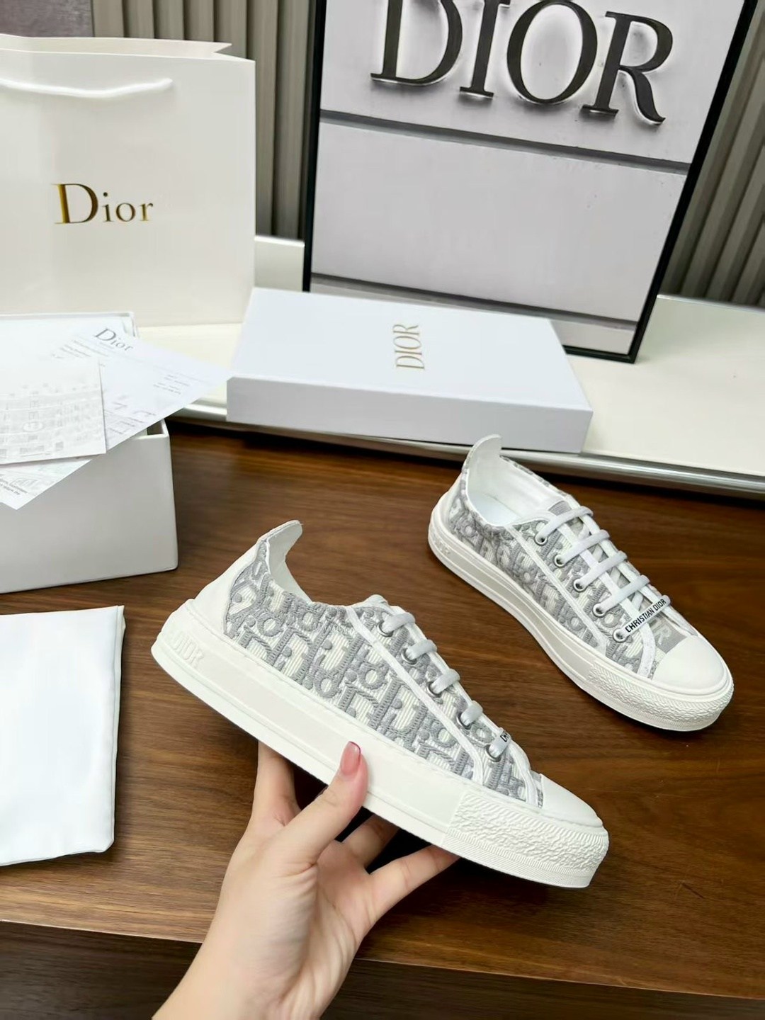 dior кроссовки,кеды dior женские,кеды диор бежевые,кеды dior,кеды christian dior