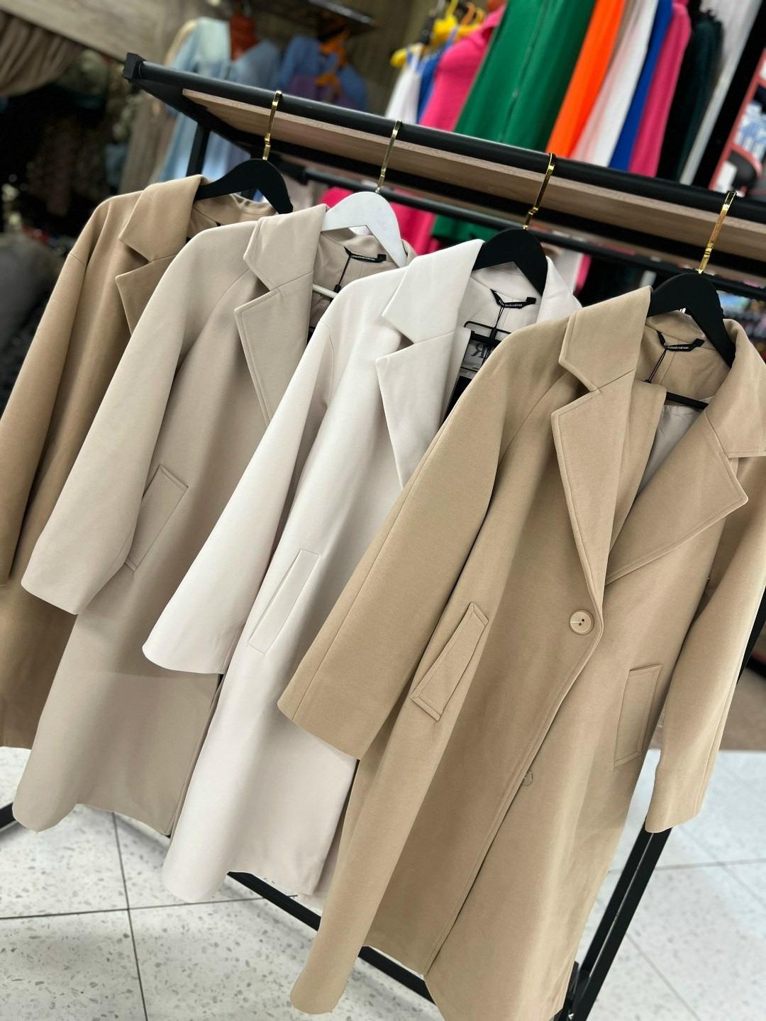 стильное пальто,белое пальто оверсайз,пальто модное,пальто оверсайз,образы с пальто