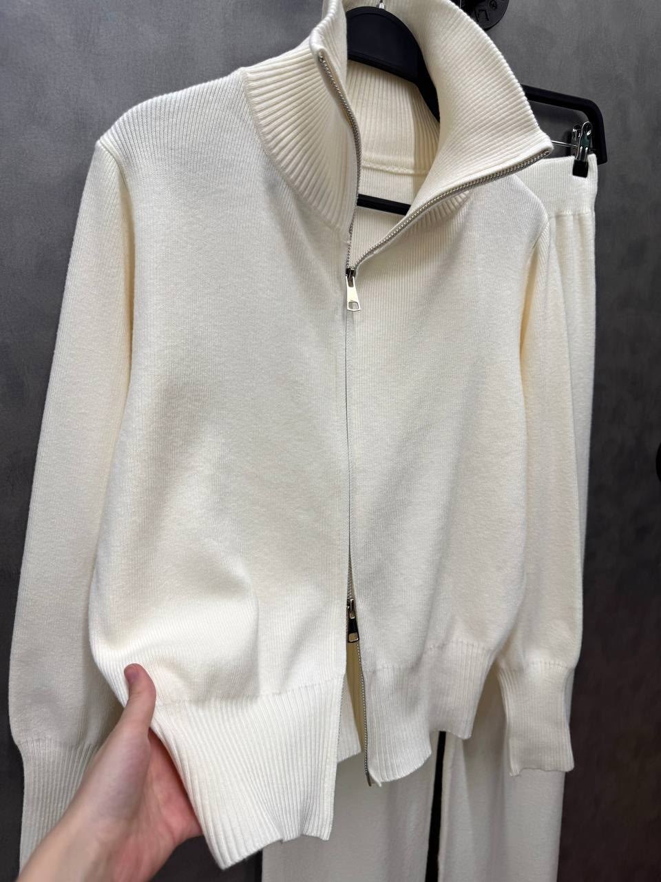 трикотажные костюмы,костюм белый,костюм молочный,повседневный костюм,вязаные костюмы