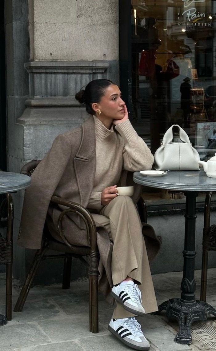 стильное пальто,белое пальто оверсайз,пальто модное,пальто оверсайз,образы с пальто