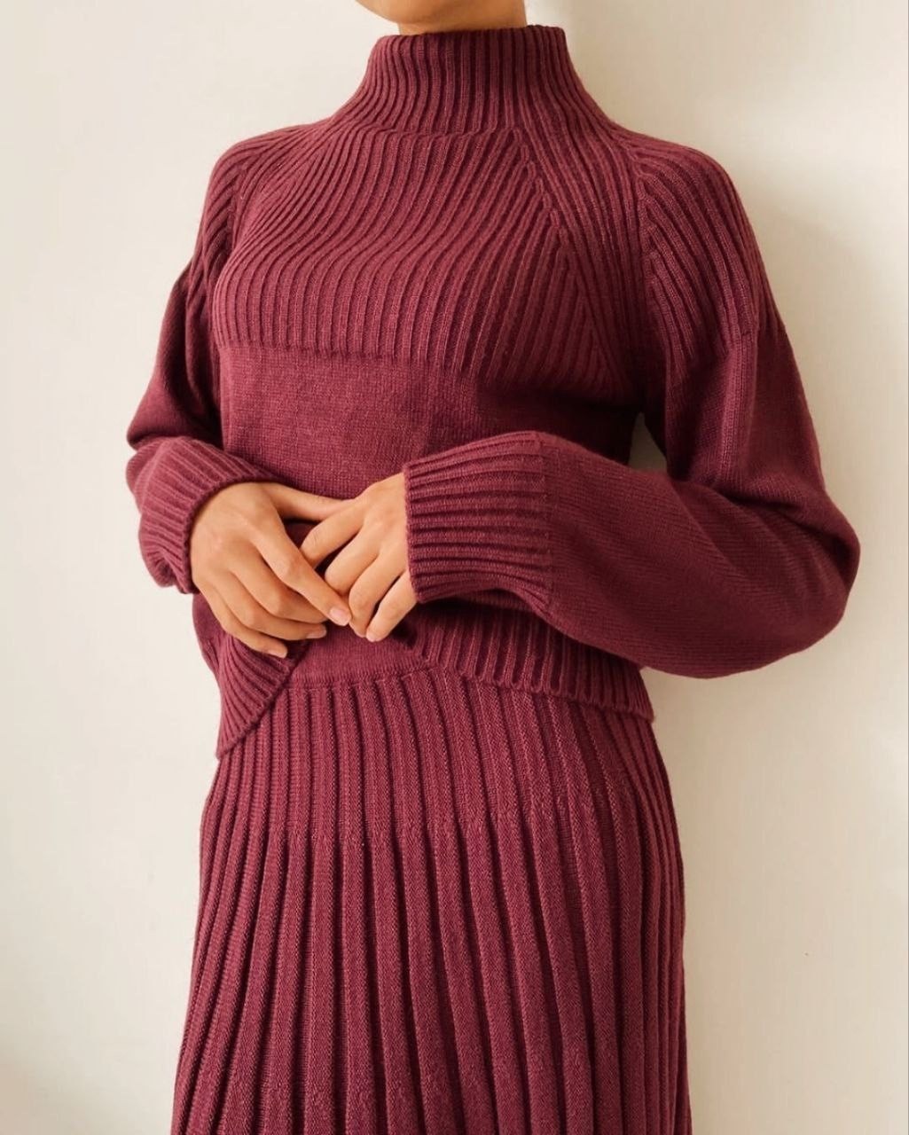 трикотажный костюм с плиссированной юбкой,трикотажный костюм с юбкой плиссе,вязаный костюм с юбкой,костюм с юбкой плиссе,костюм с юбкой плиссе вязаный