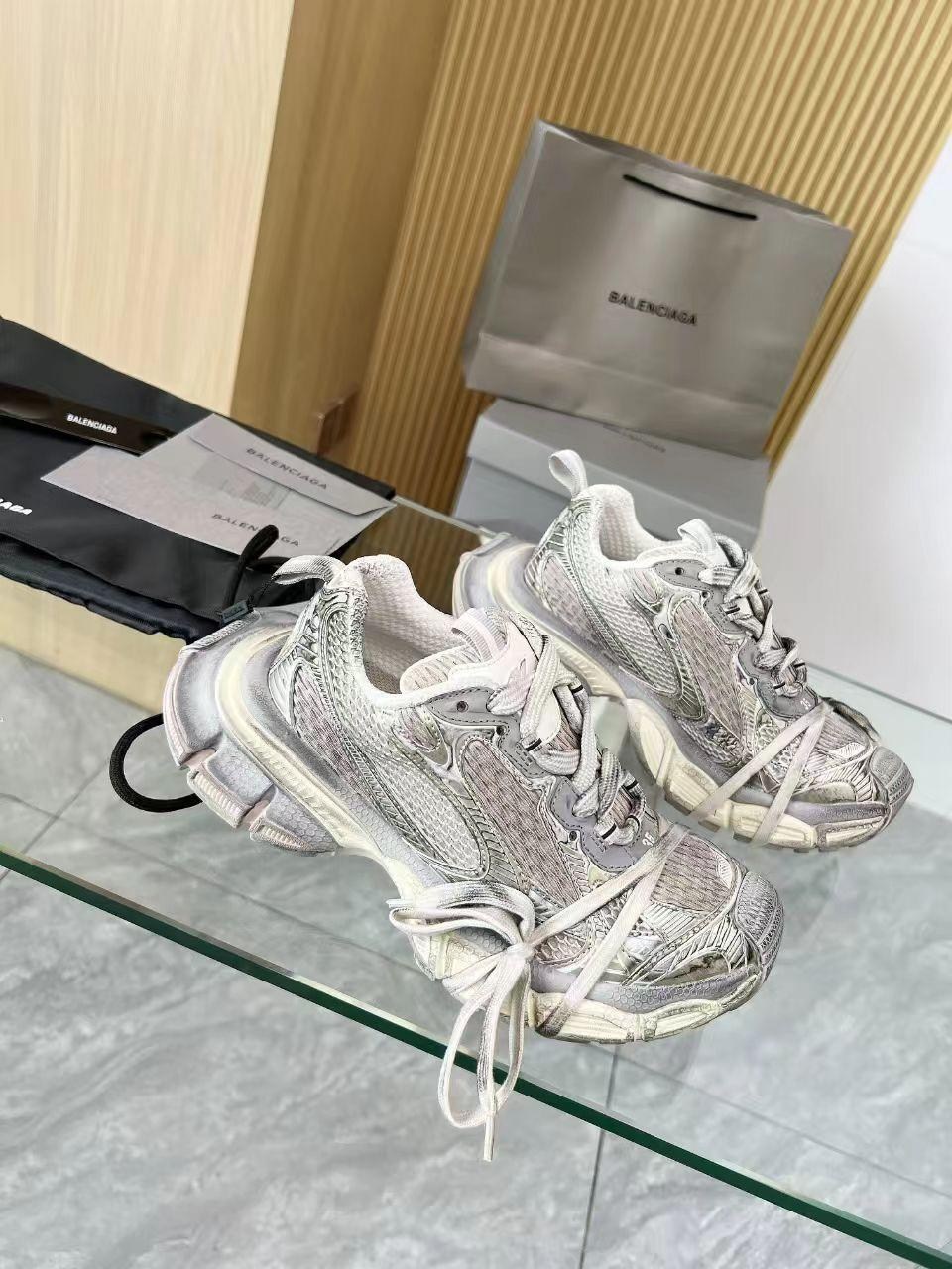 женские кроссовки balenciaga,новая коллекция баленсиага 2025 кроссовки,кроссовки баленсиага женские,ботинки женские баленсиага реплика,кроссовки balenciaga