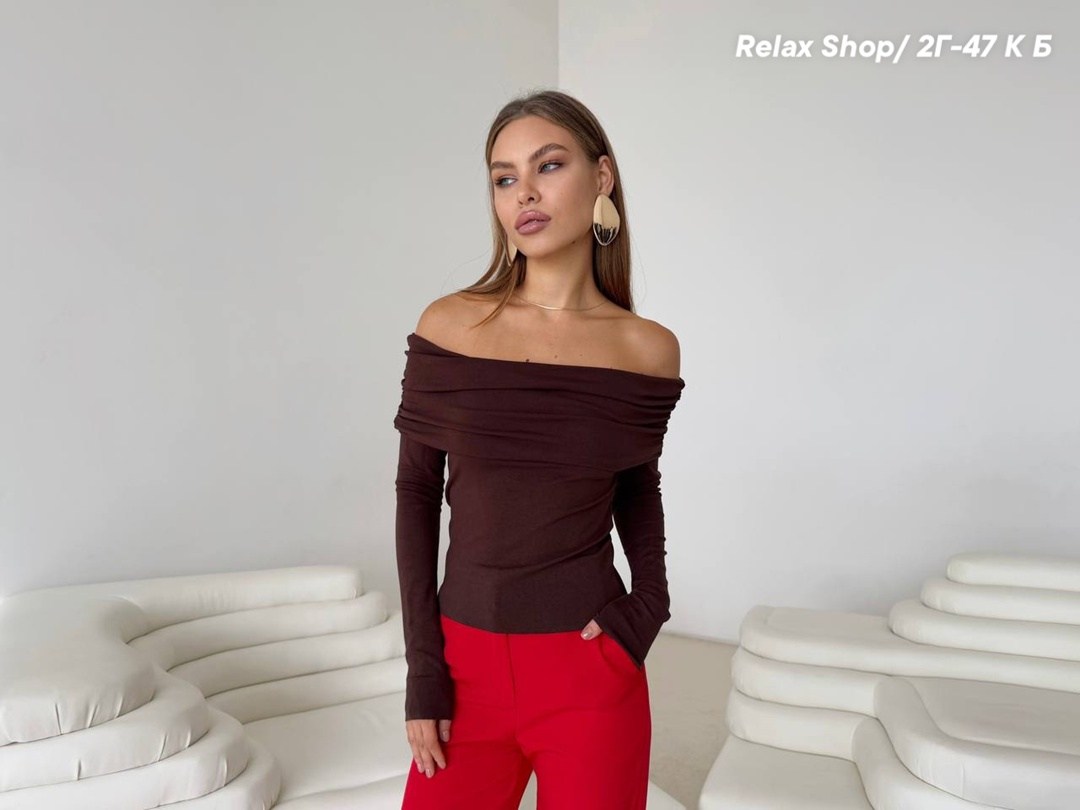 ,лонгслив с открытыми плечами,джинсы широкие,женские джинсы