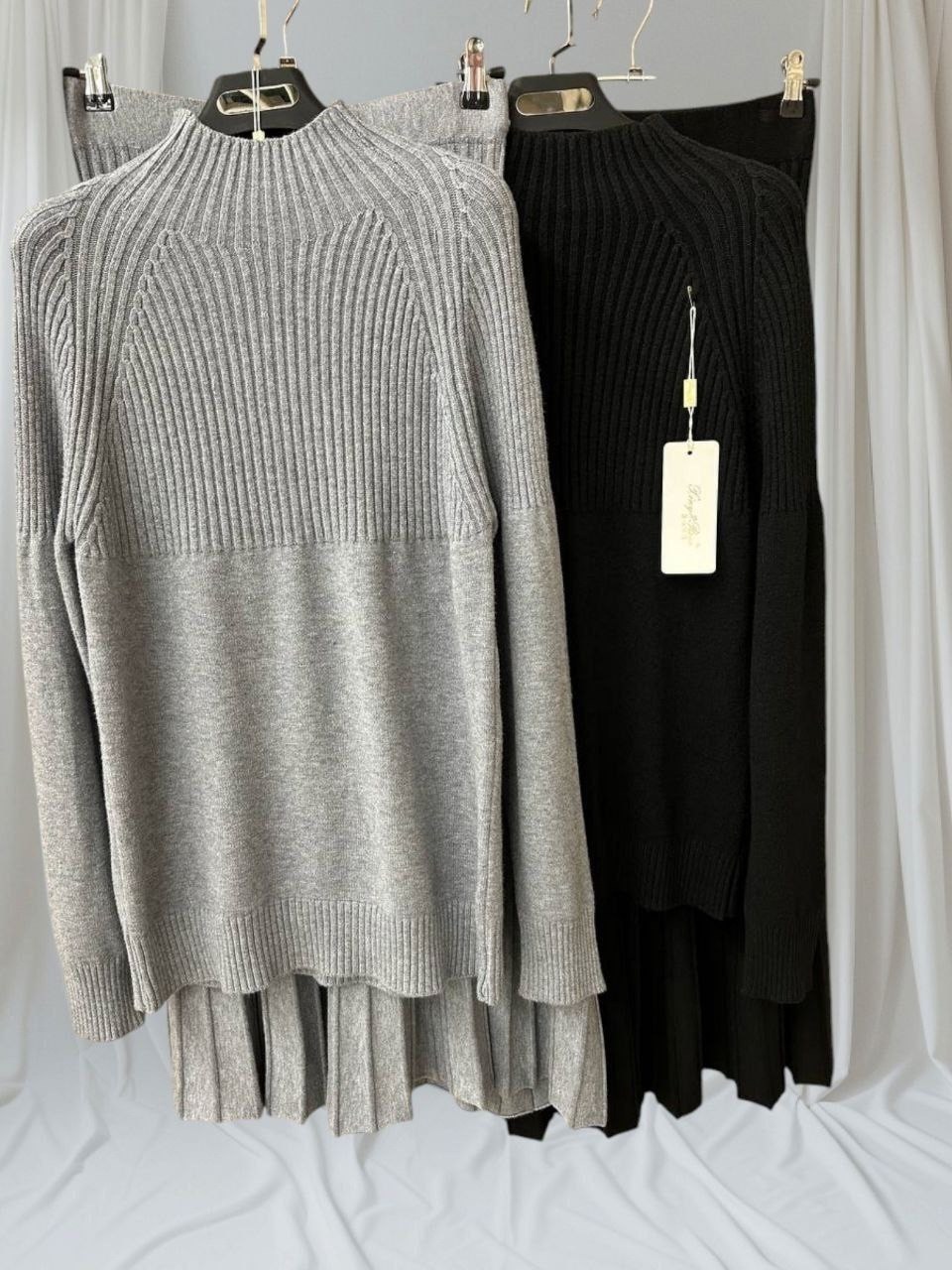 трикотажный костюм с плиссированной юбкой,трикотажный костюм с юбкой плиссе,вязаный костюм с юбкой,костюм с юбкой плиссе,костюм с юбкой плиссе вязаный