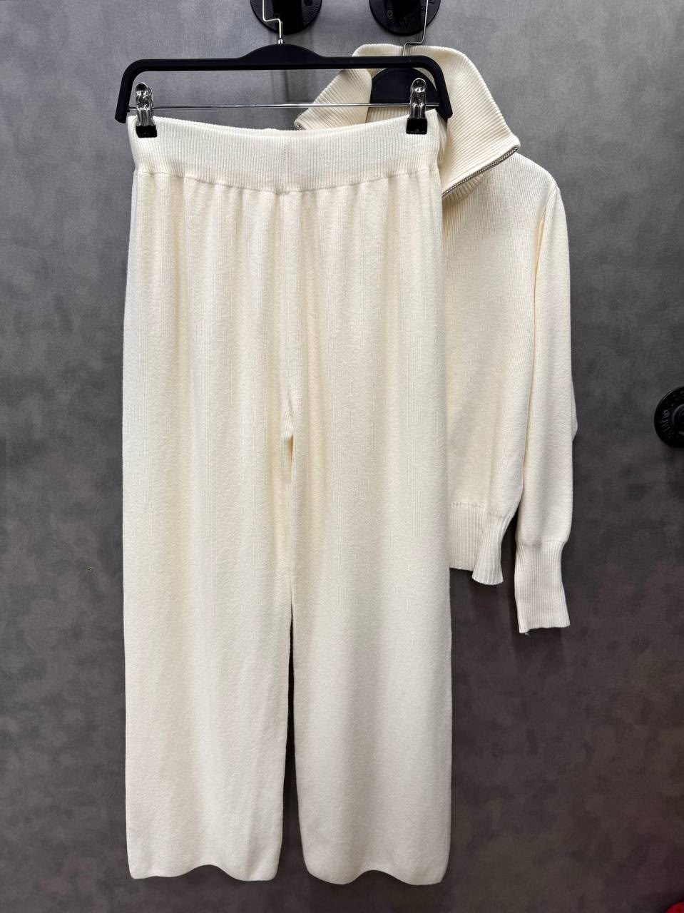 трикотажные костюмы,костюм белый,костюм молочный,повседневный костюм,вязаные костюмы