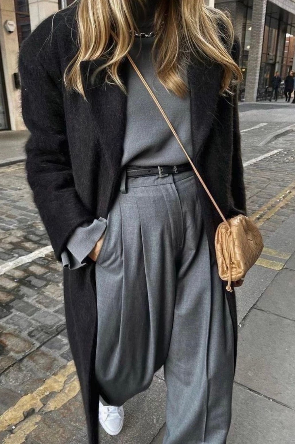 стильное пальто,белое пальто оверсайз,пальто модное,пальто оверсайз,образы с пальто