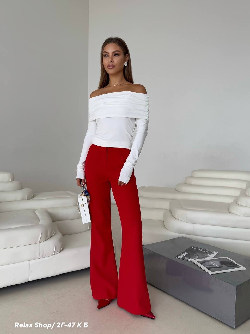 ,лонгслив с открытыми плечами,джинсы широкие,женские джинсы