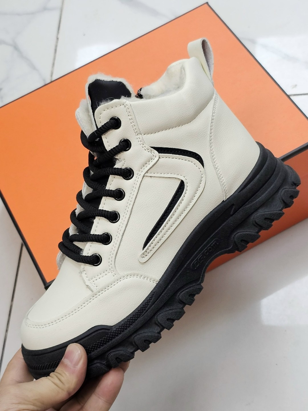 ,кроссовки женские зимние,утепленные кроссовки,теплые кроссовки,кроссовки женскиe